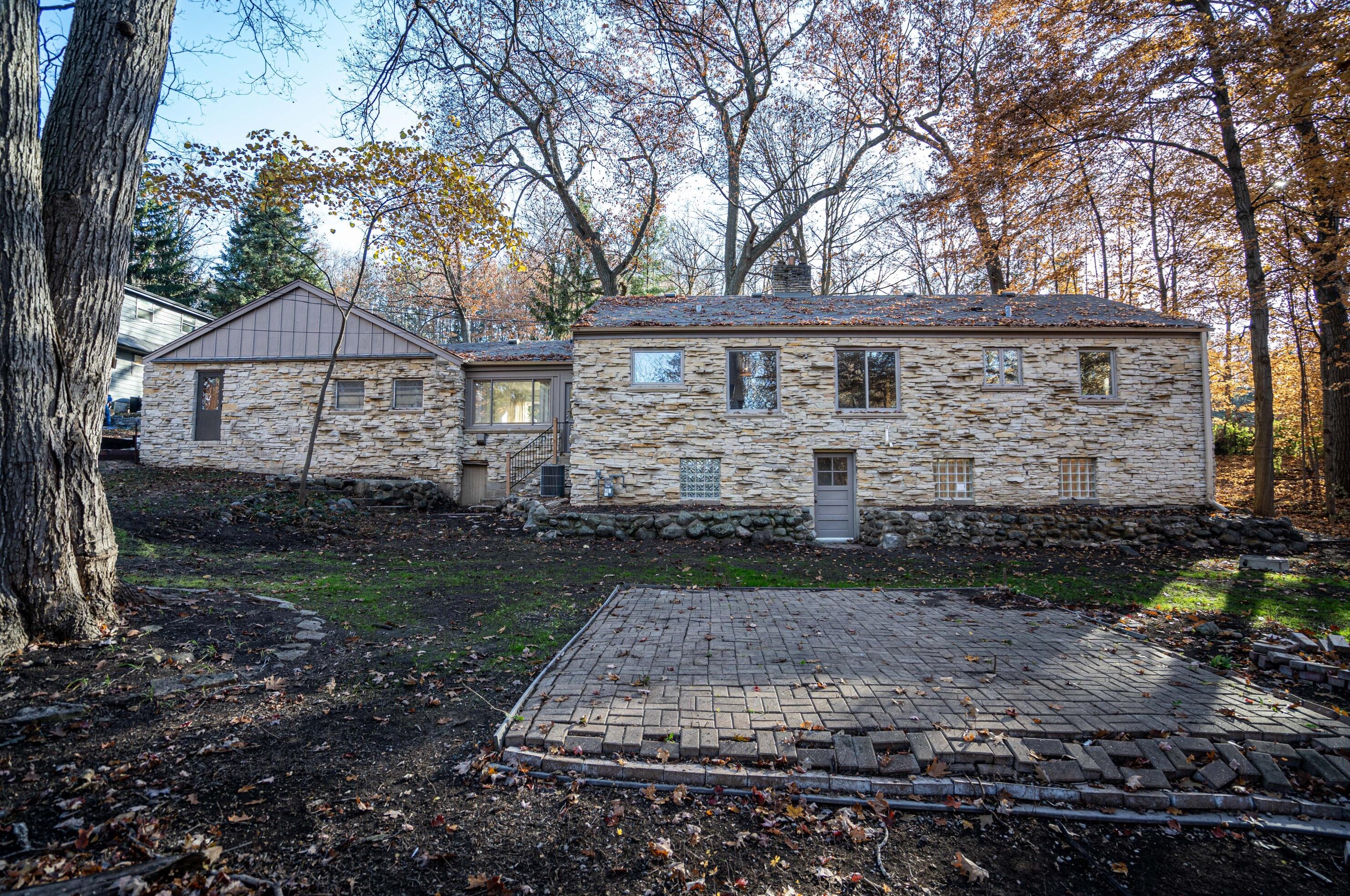 19160 North Ave, Brookfield WI  53045-4186 exterior