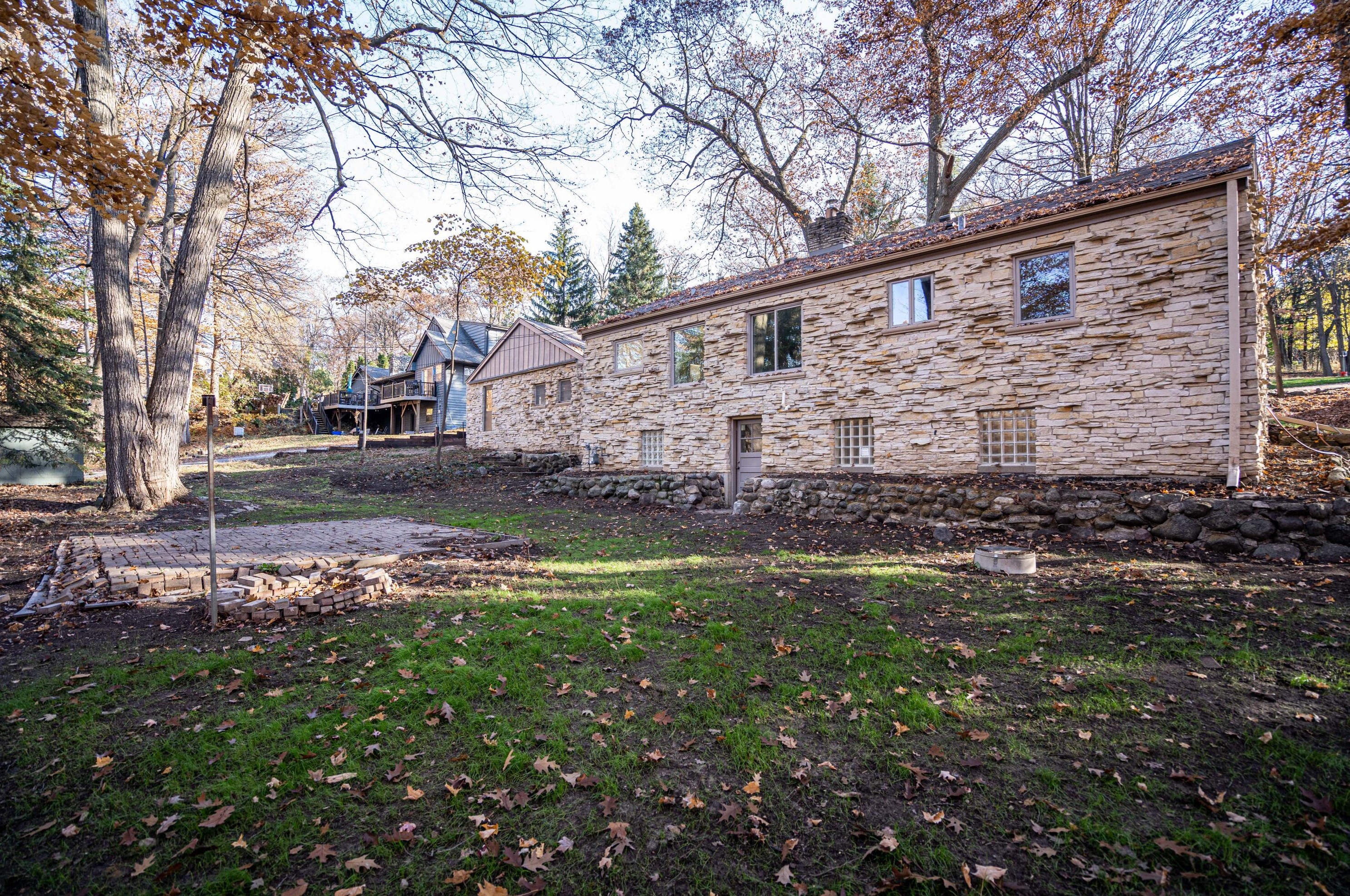 19160 North Ave, Brookfield WI  53045-4186 exterior