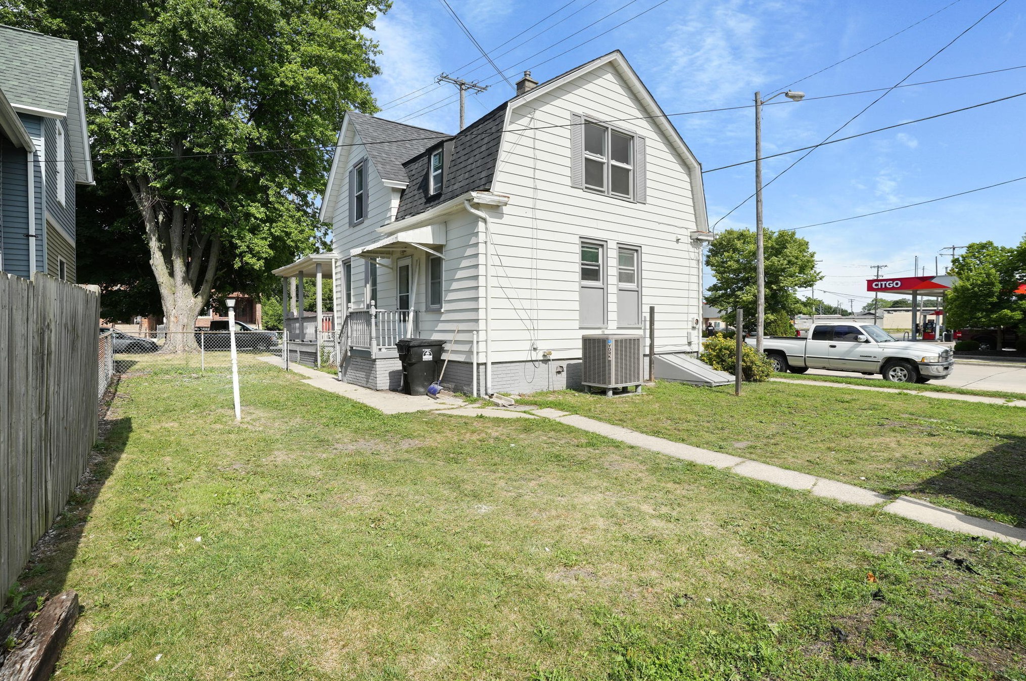 1823 Taylor Ave, Racine WI  53403-2477 exterior