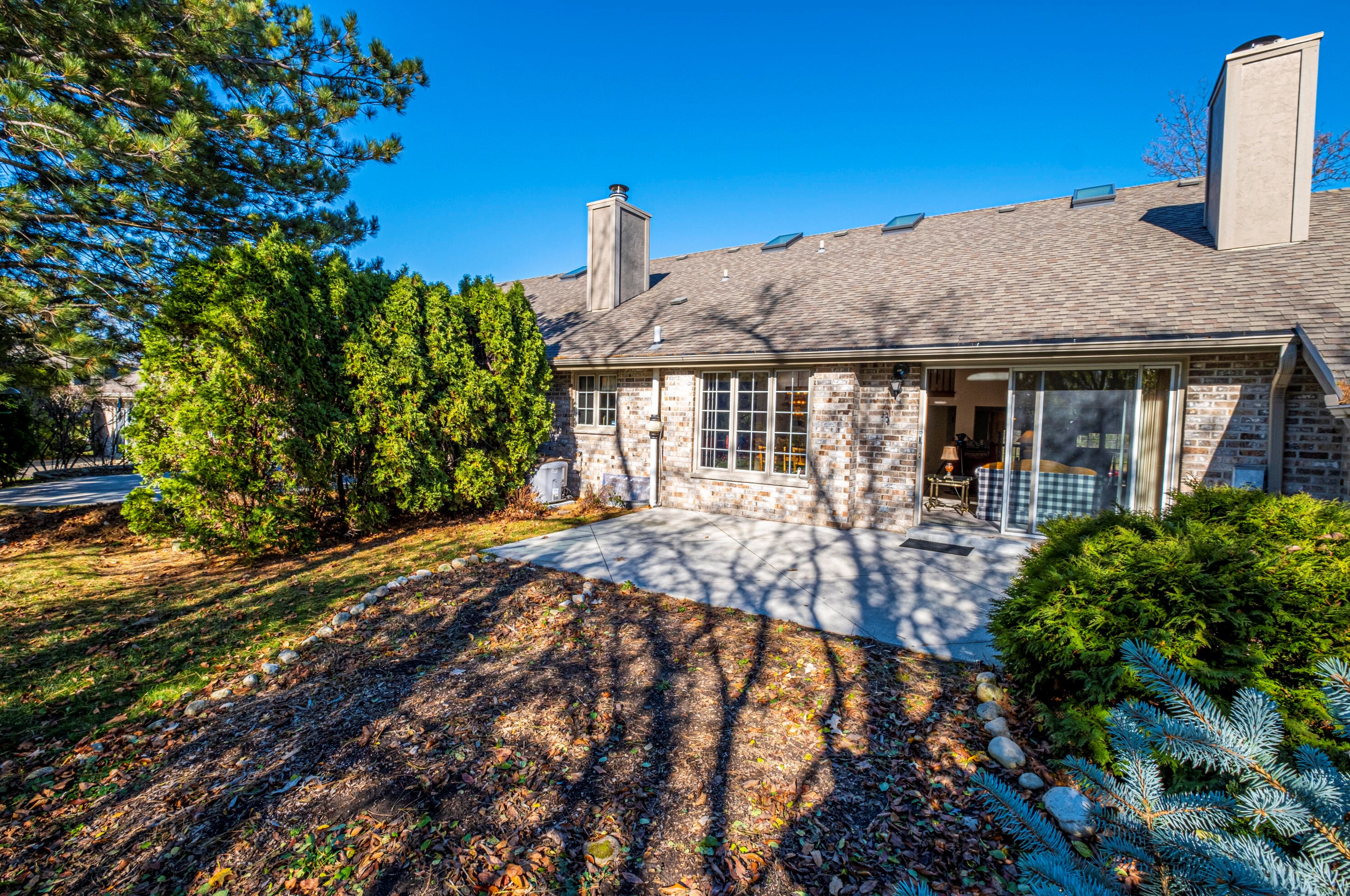 3825 Kodiak Trl, Brookfield WI  53045-2037 exterior