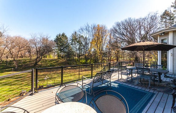 3000 Nagawicka Rd, Chenequa WI 53029-8322 exterior