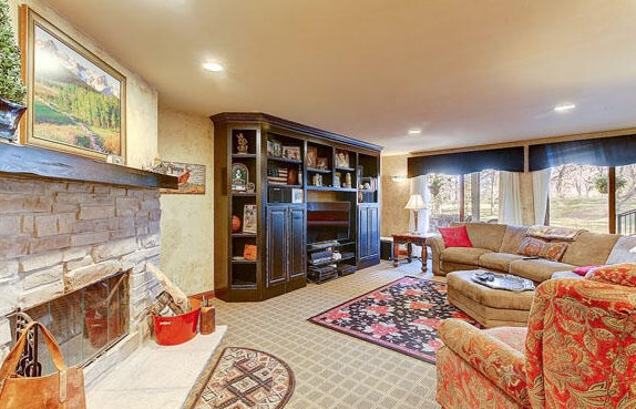 3000 Nagawicka Rd, Chenequa WI 53029-8322 exterior