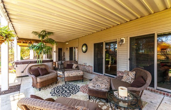 3000 Nagawicka Rd, Chenequa WI 53029-8322 exterior