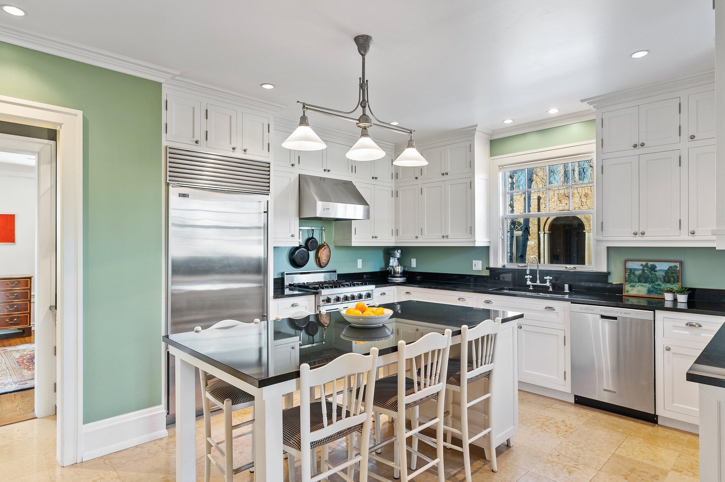 4042 Richland Ct, Milwaukee WI 53211-2147 exterior