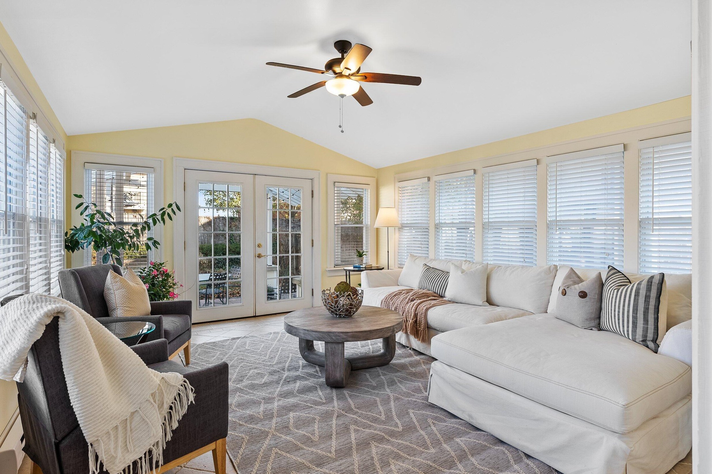 4042 Richland Ct, Milwaukee WI 53211-2147 exterior