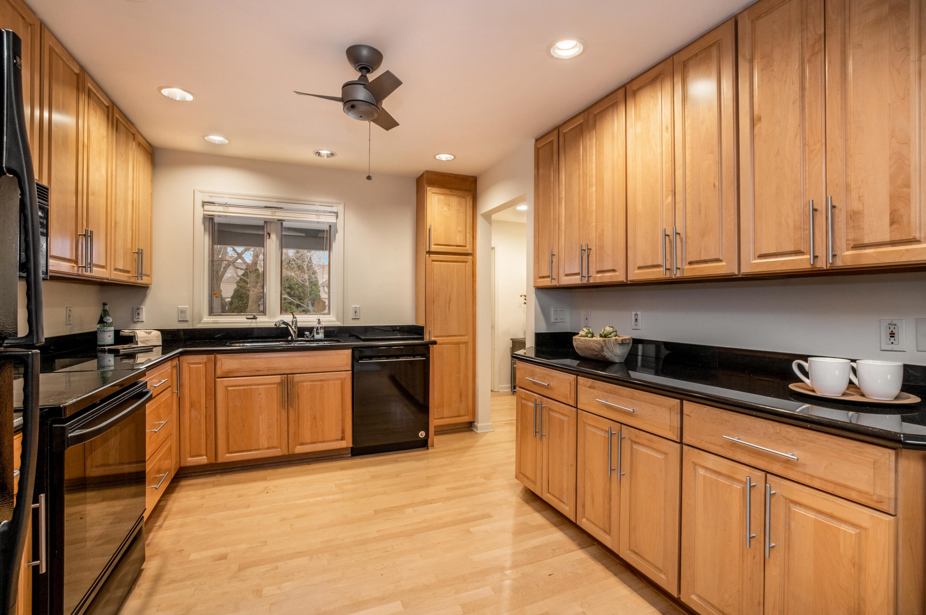 10316 N Savannah Ct, Thiensville, WI 53092