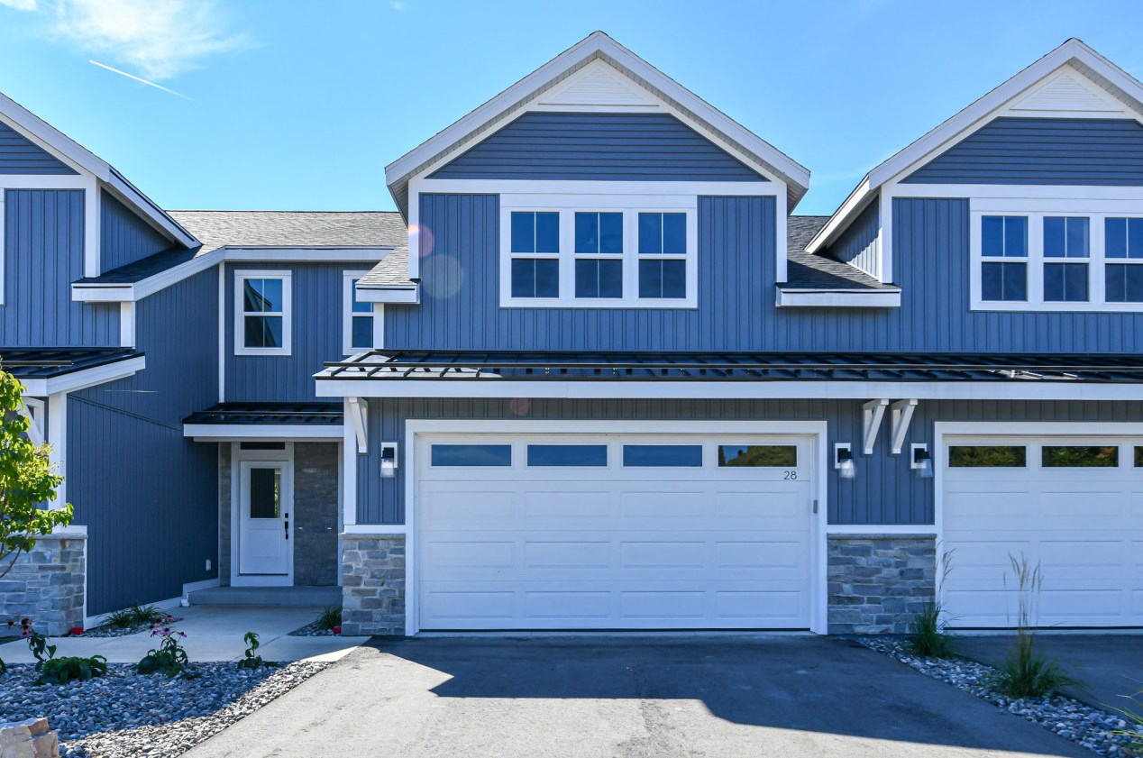 405 Falcon Ridge Dr, Lyons WI  53105-2416 exterior