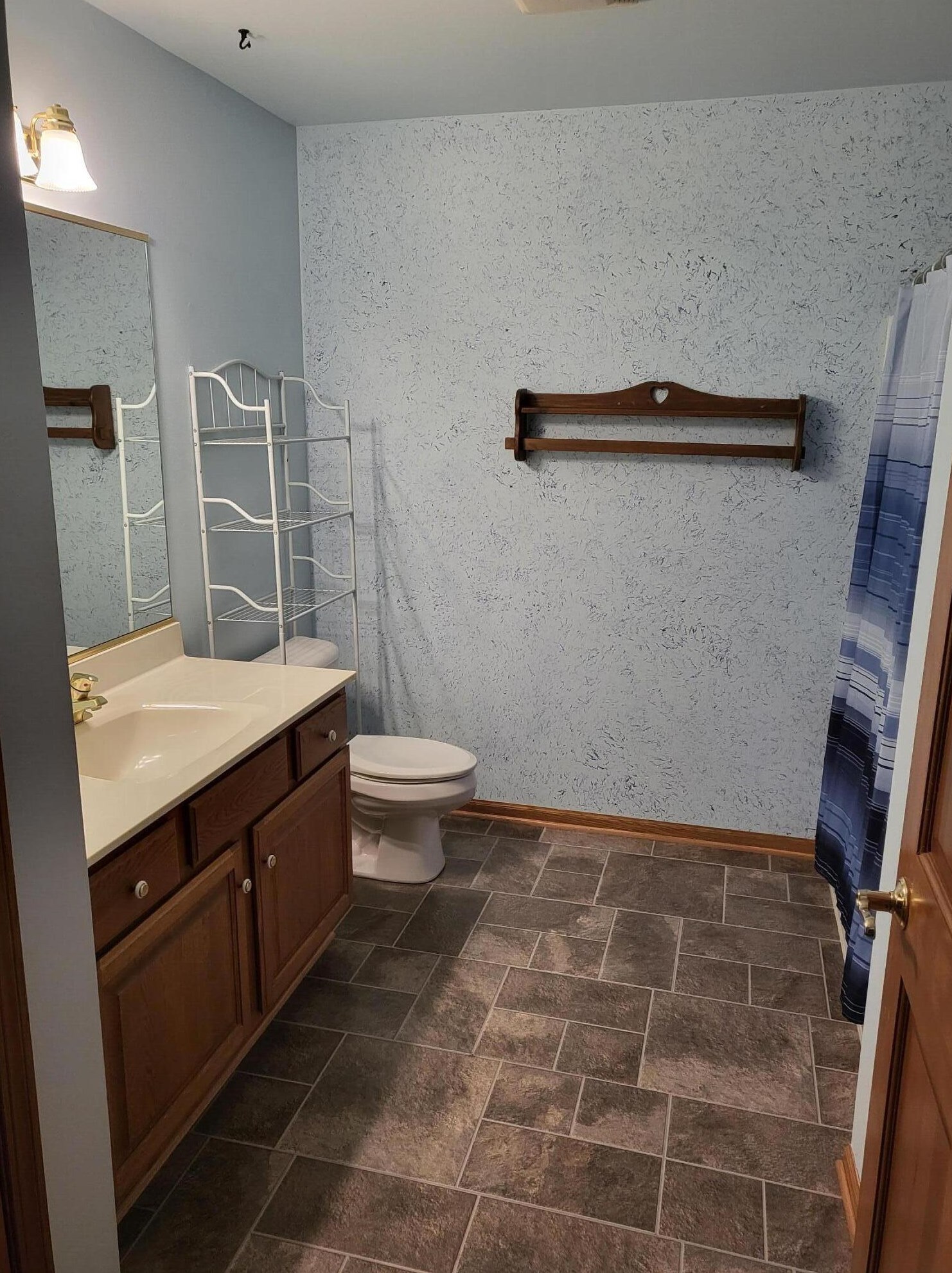 651 Hartford Sq, Hartford WI  53027-1977 exterior