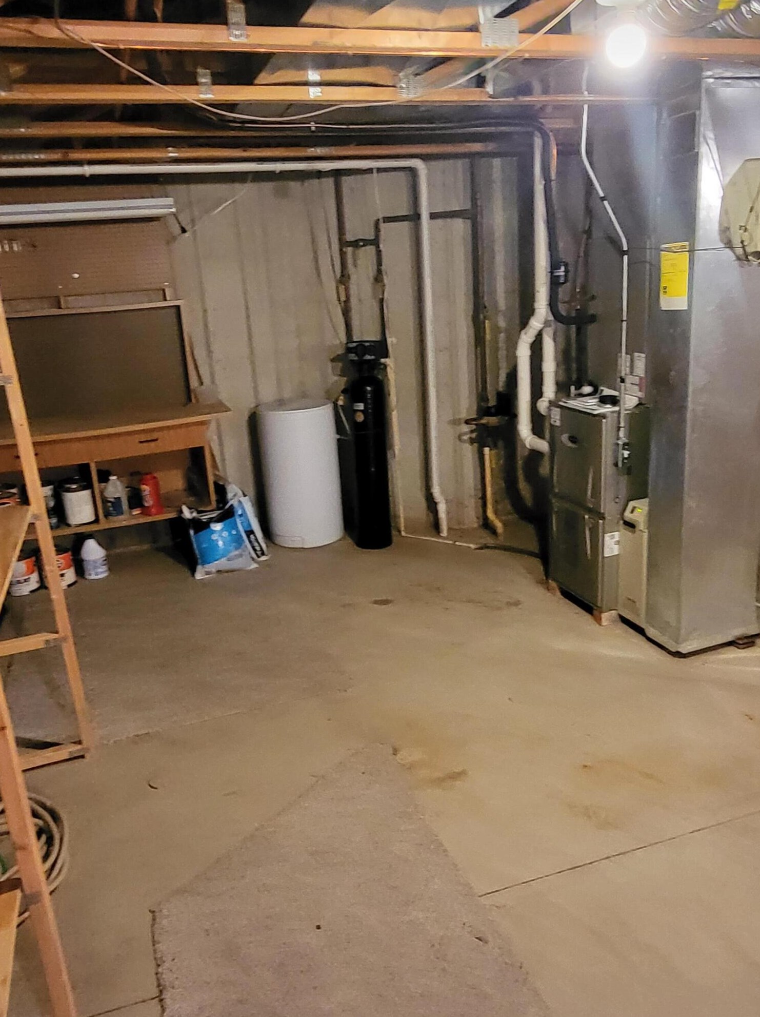 651 Hartford Sq, Hartford WI  53027-1977 exterior