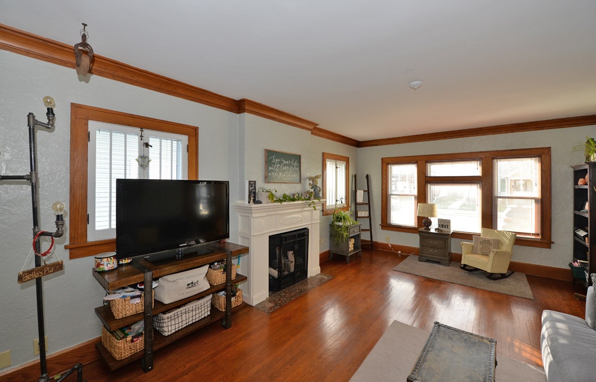 1423 Monroe Ave, Racine WI  53405-3247 exterior