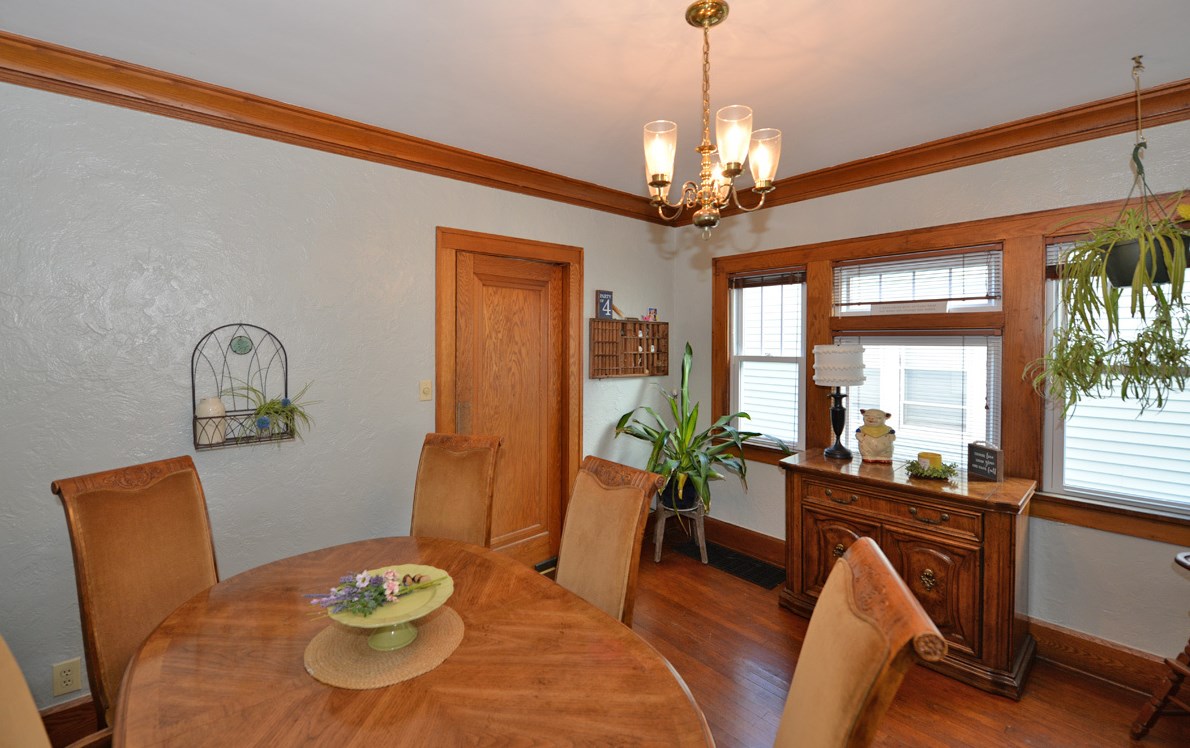 1423 Monroe Ave, Racine WI  53405-3247 exterior
