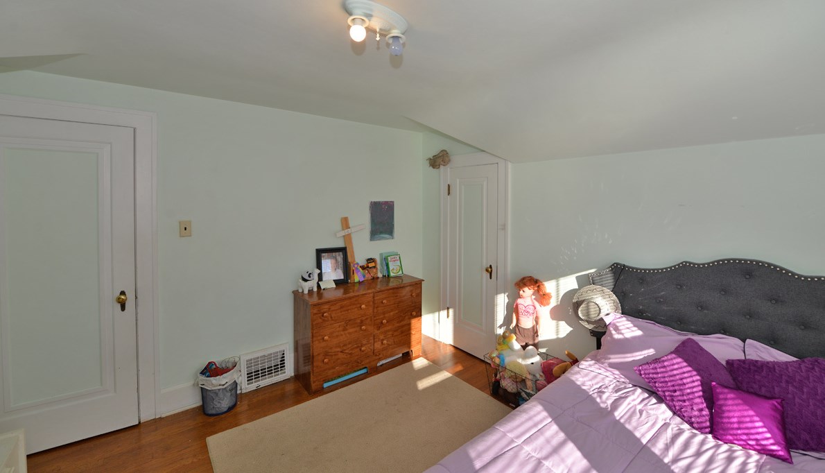 1423 Monroe Ave, Racine WI  53405-3247 exterior