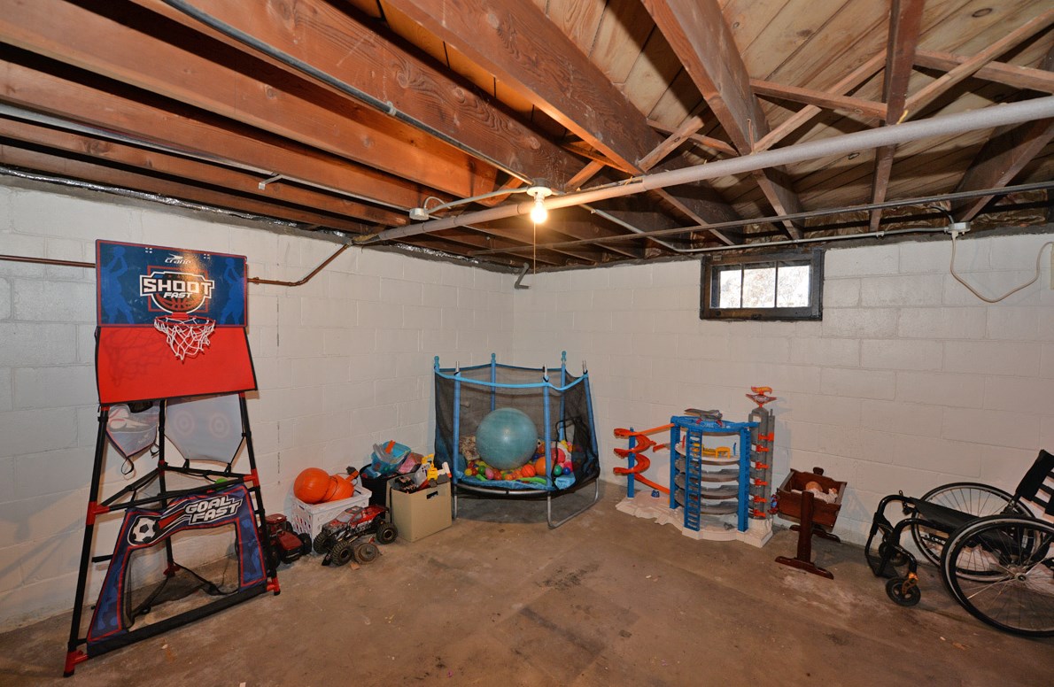 1423 Monroe Ave, Racine WI  53405-3247 exterior