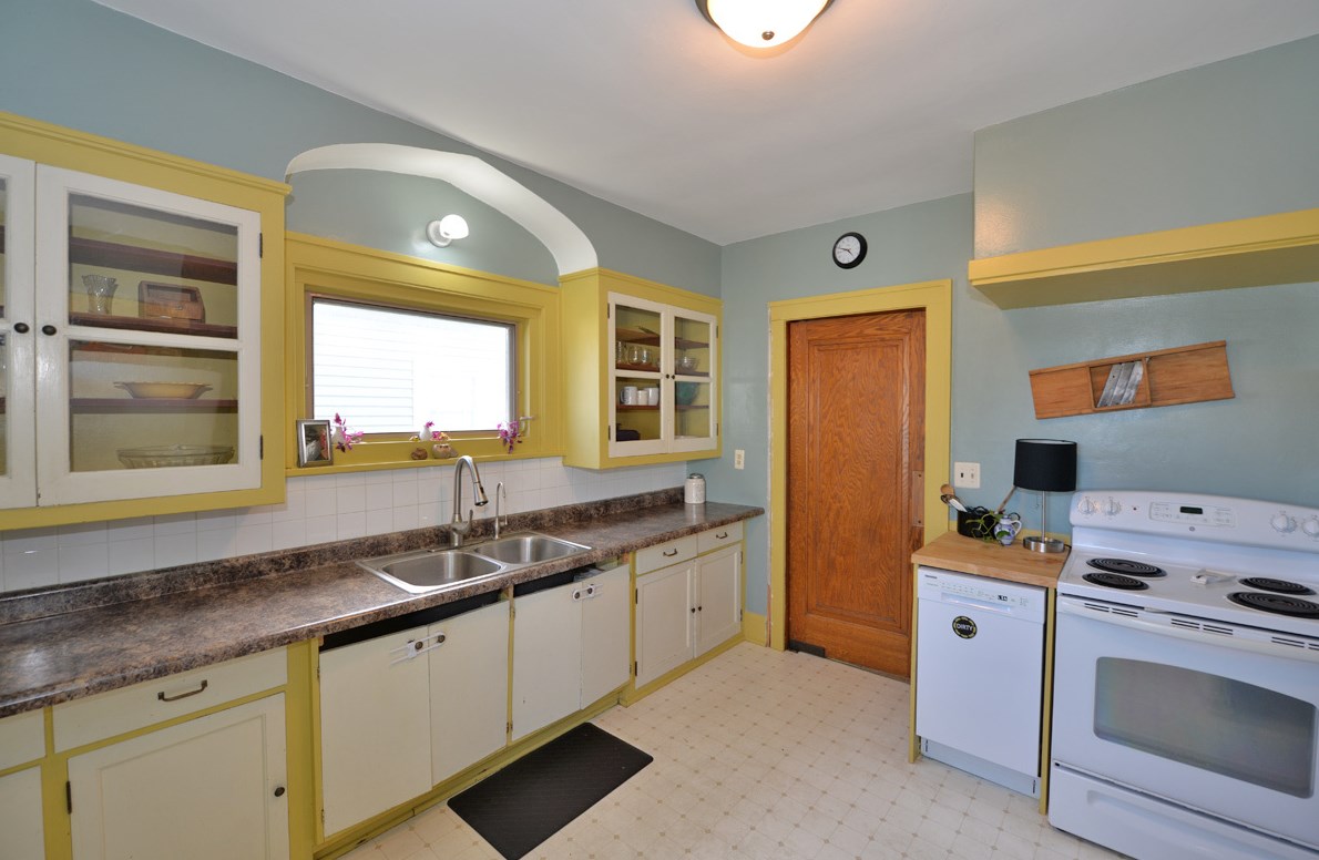 1423 Monroe Ave, Racine WI  53405-3247 exterior