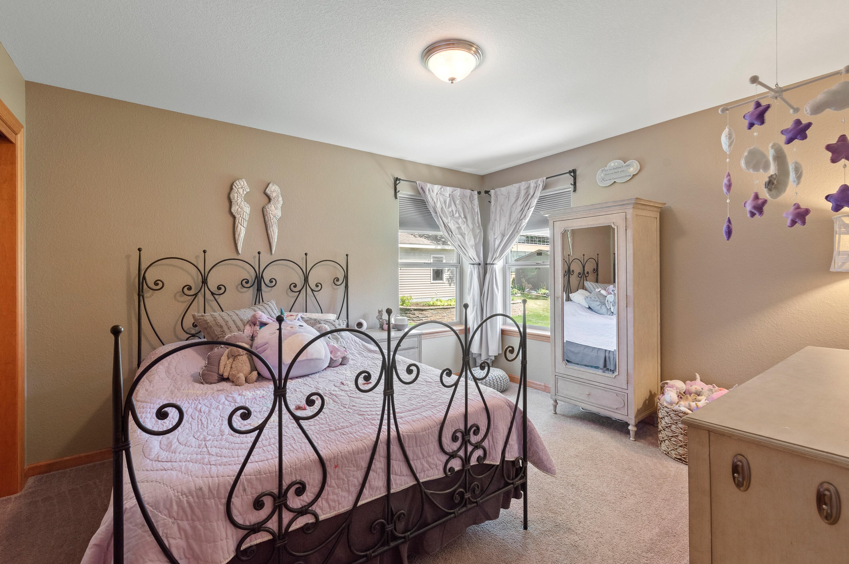 3880 Green Meadows Ct, Oak Creek WI  53154-6653 exterior