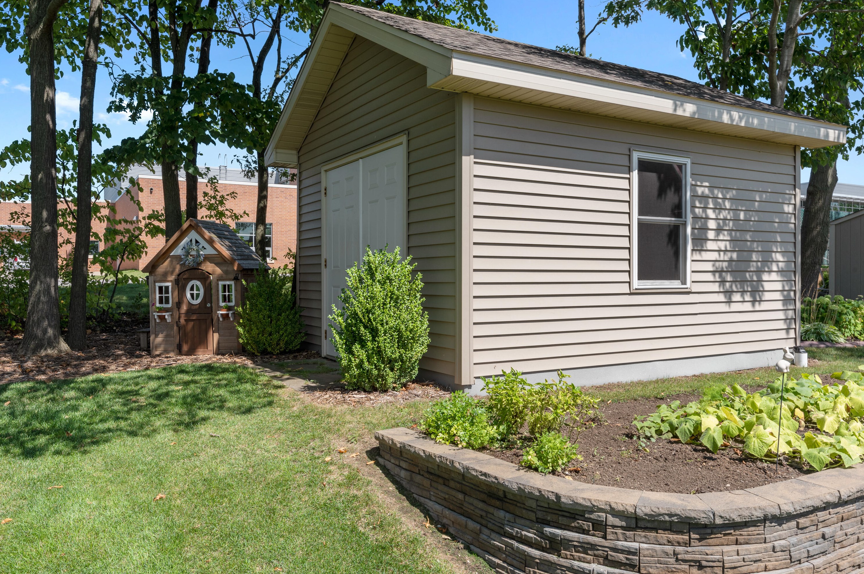 3880 Green Meadows Ct, Oak Creek WI  53154-6653 exterior