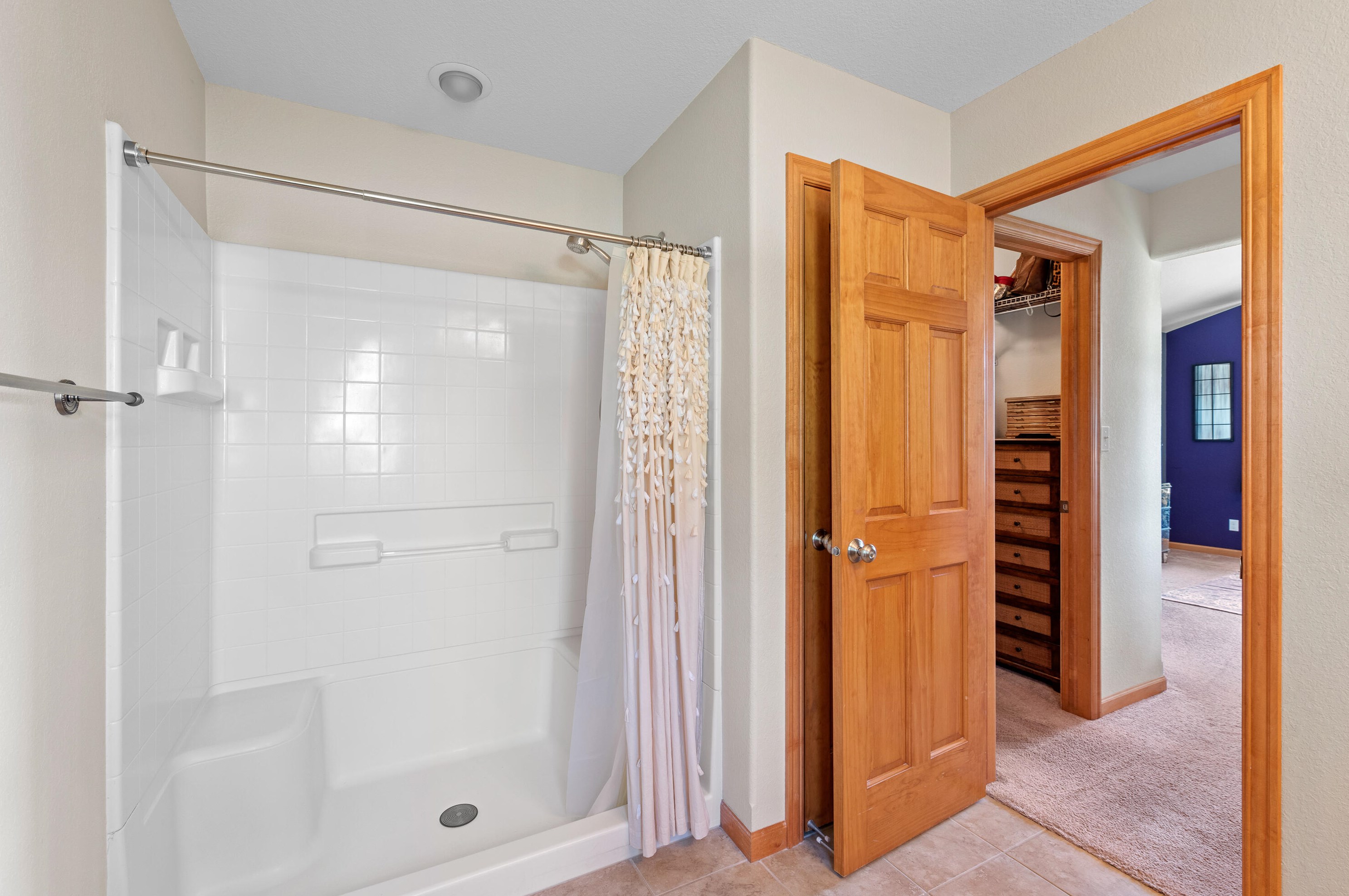 3880 Green Meadows Ct, Oak Creek WI  53154-6653 exterior