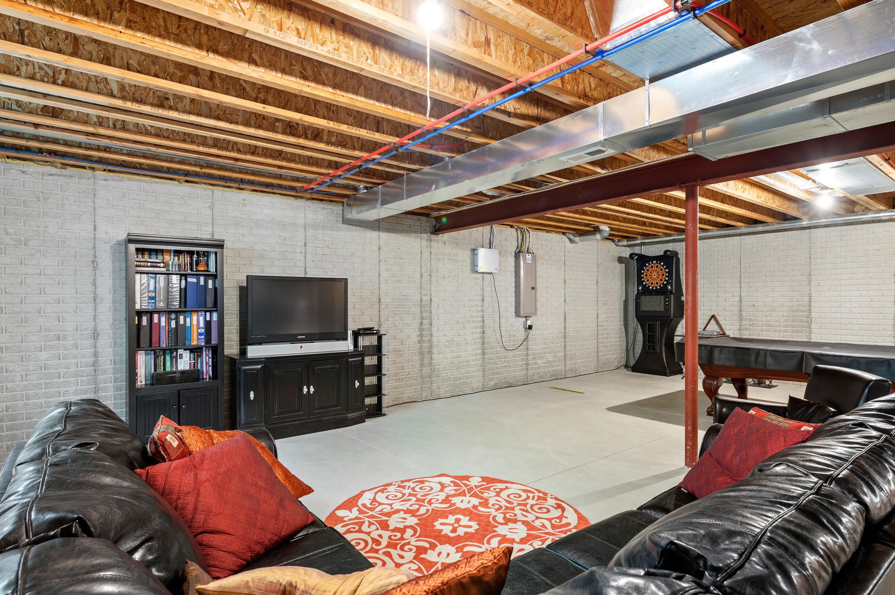 3880 Green Meadows Ct, Oak Creek WI  53154-6653 exterior