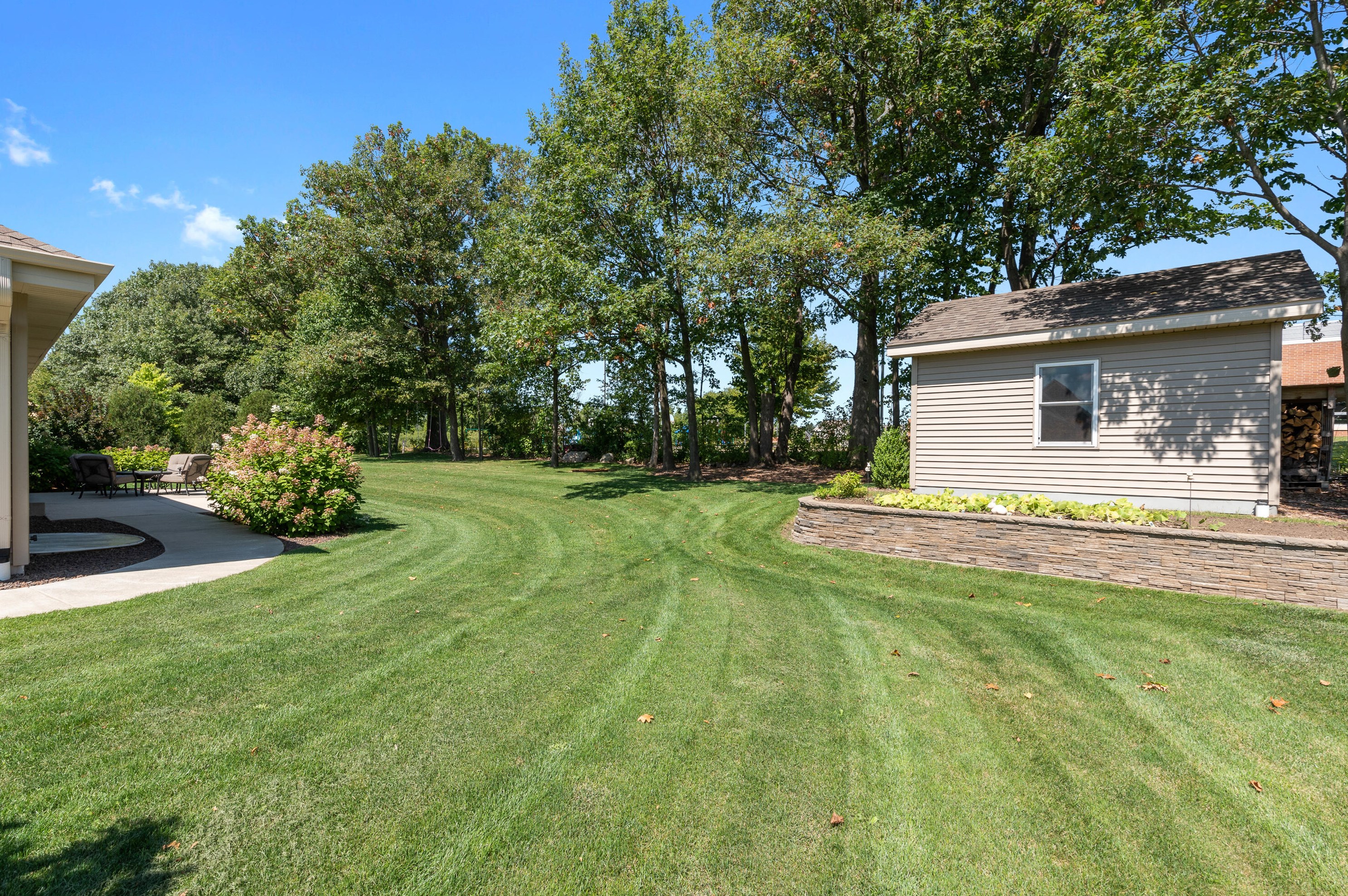 3880 Green Meadows Ct, Oak Creek WI  53154-6653 exterior