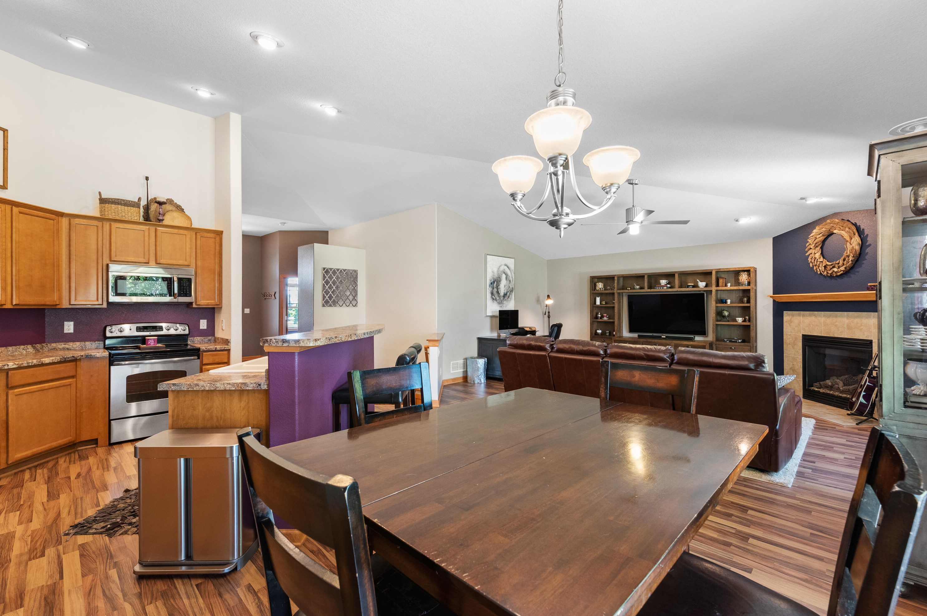 3880 Green Meadows Ct, Oak Creek WI  53154-6653 exterior