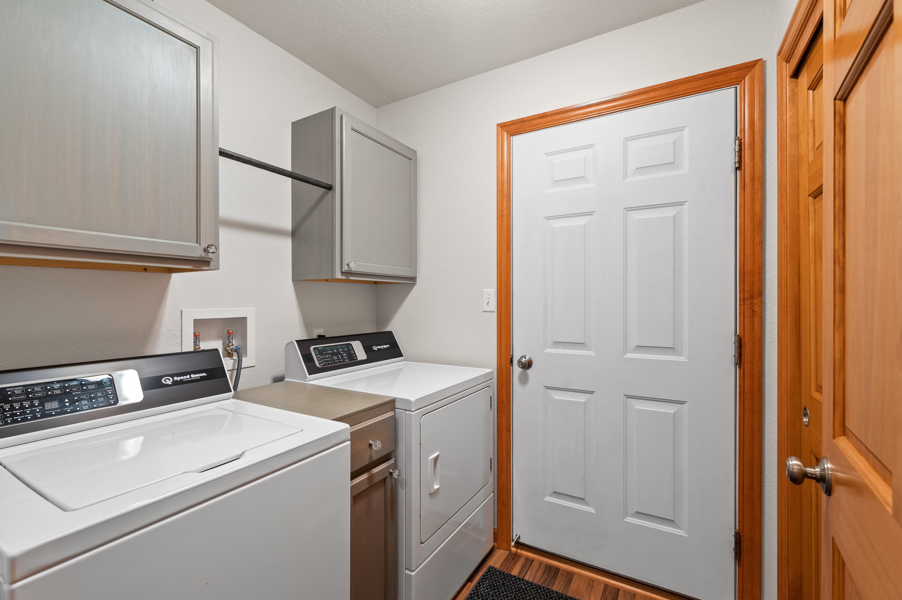 3880 Green Meadows Ct, Oak Creek WI  53154-6653 exterior