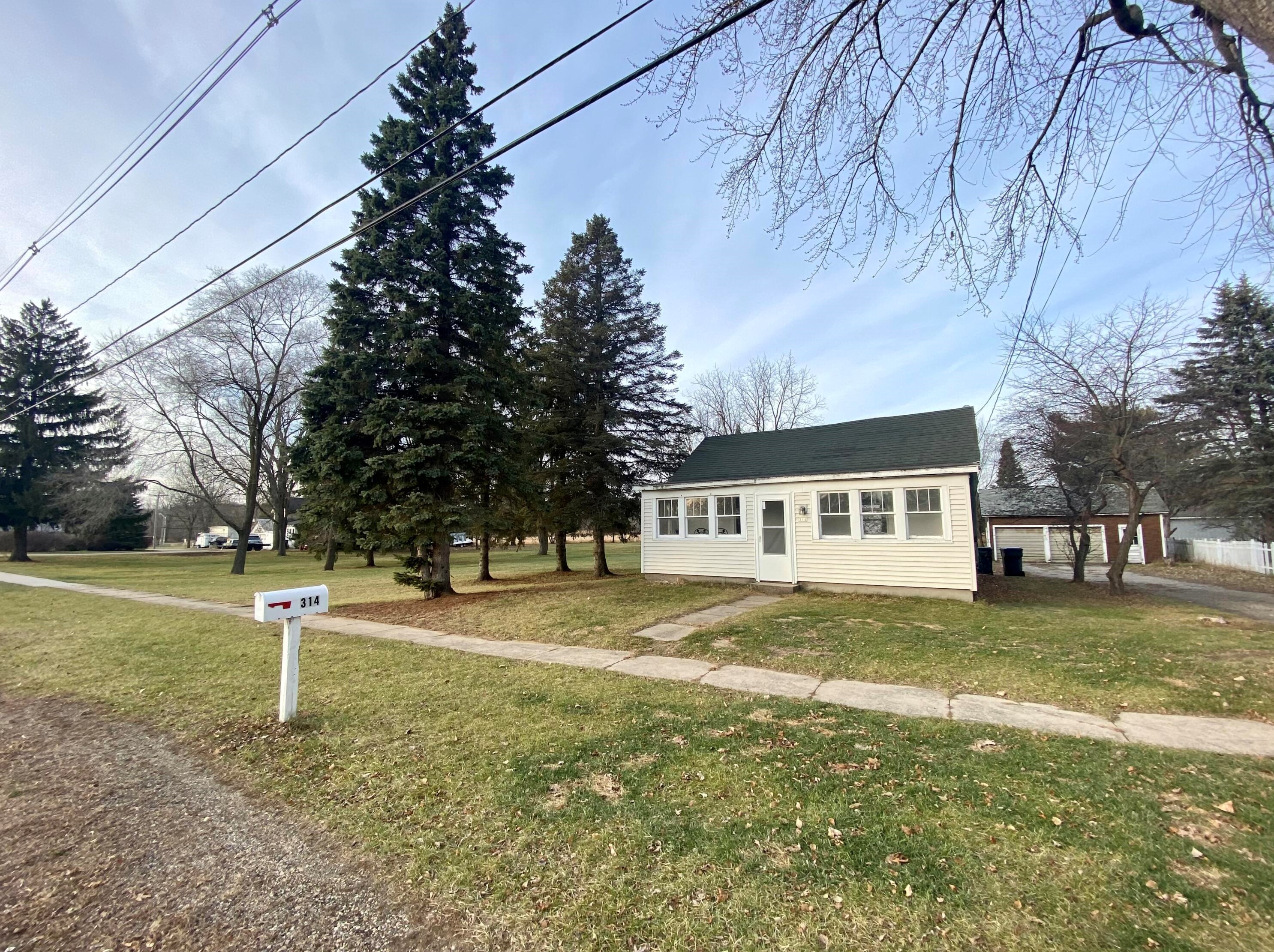 314 Tassler St, Princeton WI 54968-9003 exterior