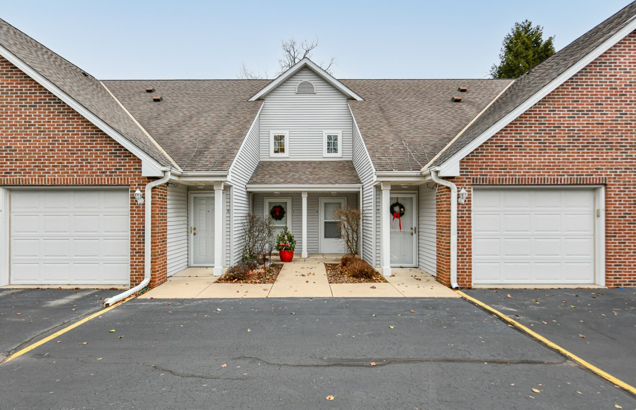 424 Grand Ave, Port Washington WI  53074-2194 exterior