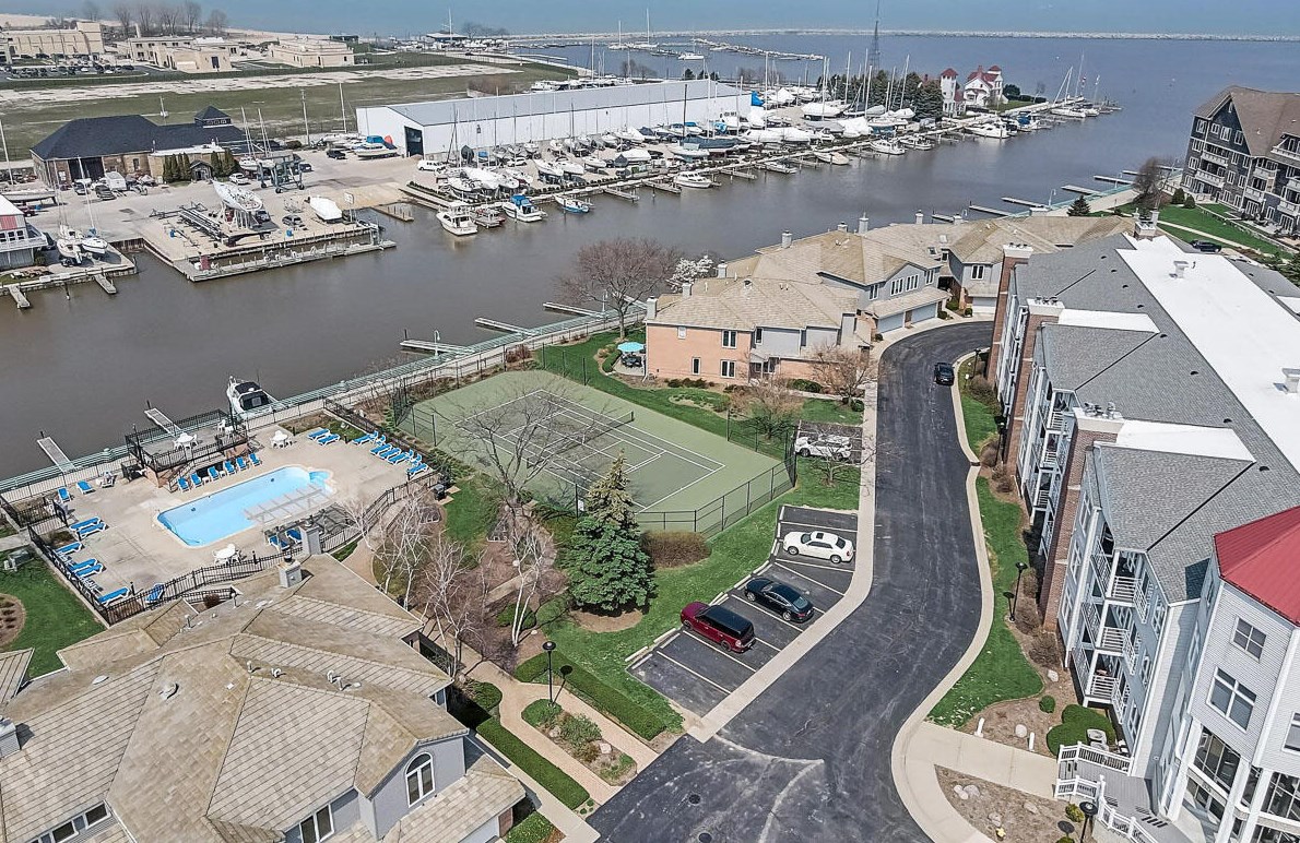 35 Harborview Dr, Racine WI  53403-4602 exterior