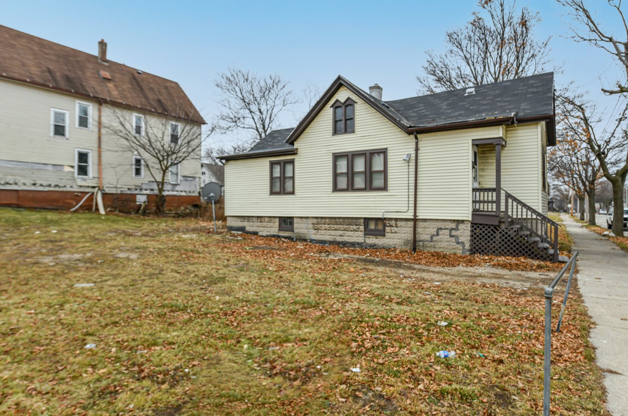 505 Clarke St, Milwaukee WI  53212-2922 exterior