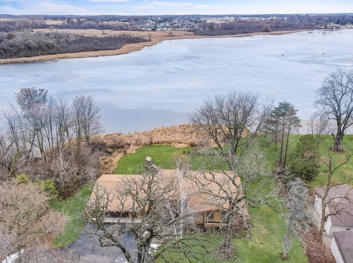 186 Inlet Shore Dr, Delavan WI  53115-3022 exterior