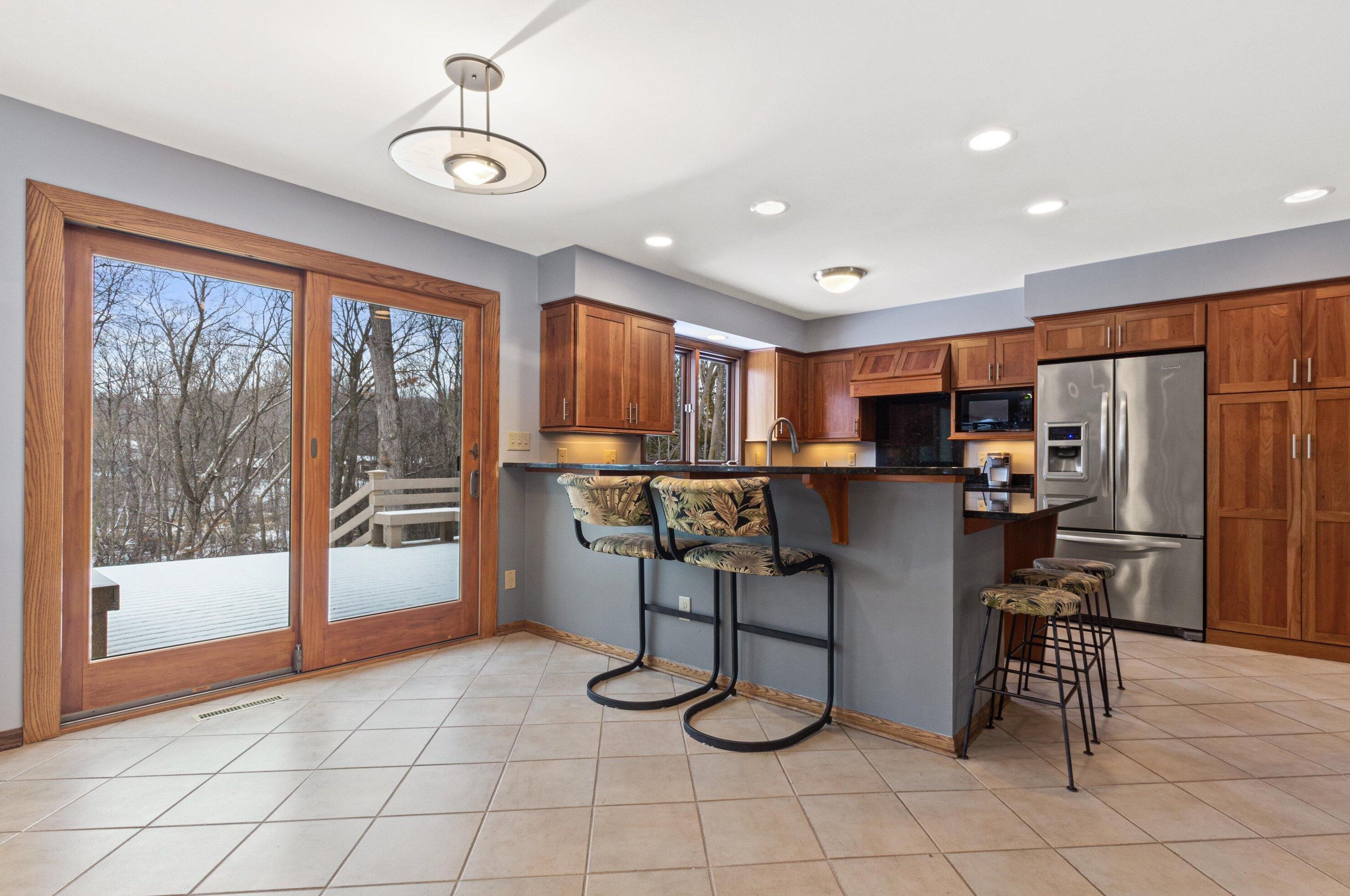 279 High Forest Dr, Cedarburg WI  53012-9140 exterior
