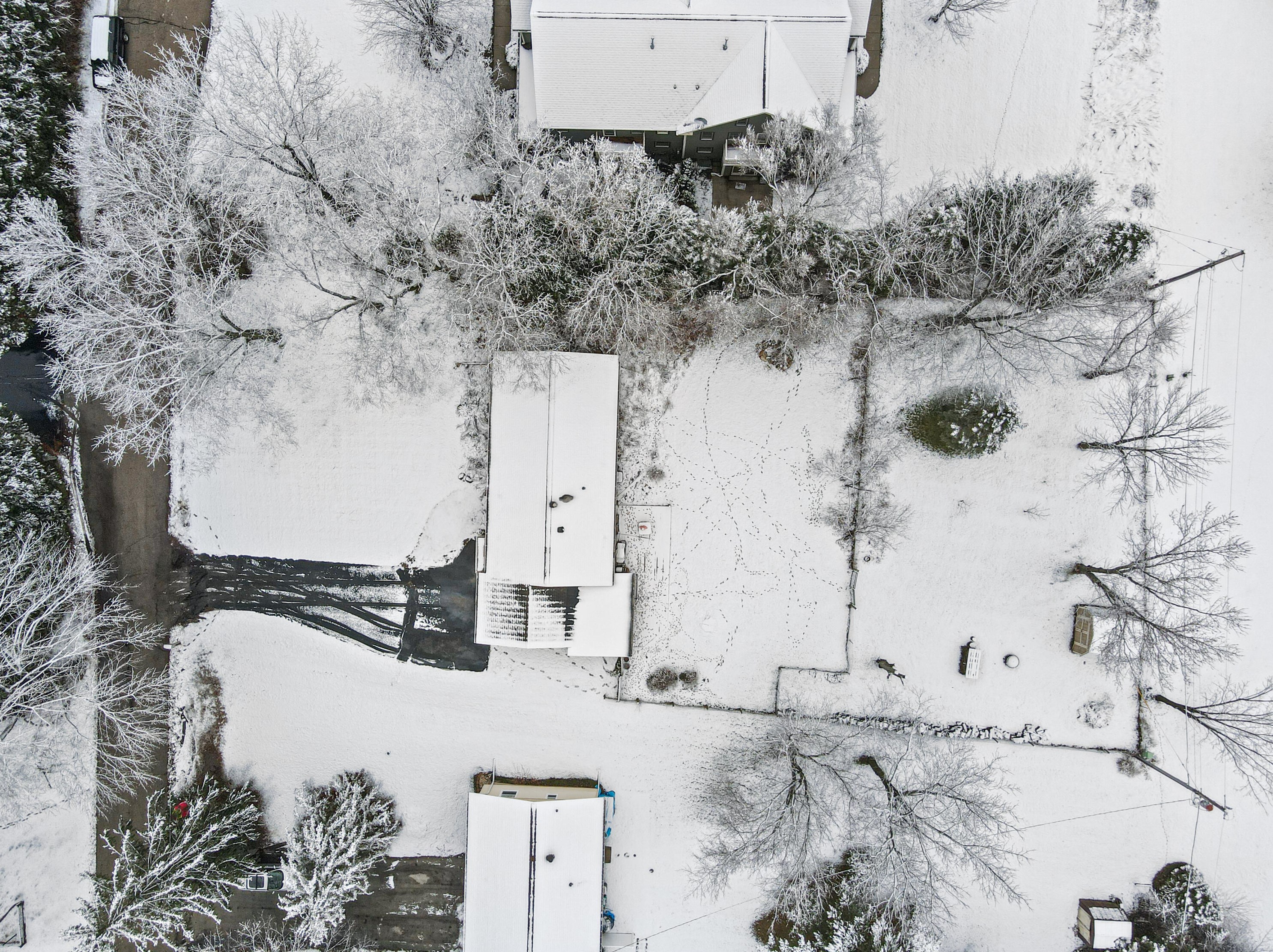 304 Oneida St, Delafield WI  53018-1861 exterior