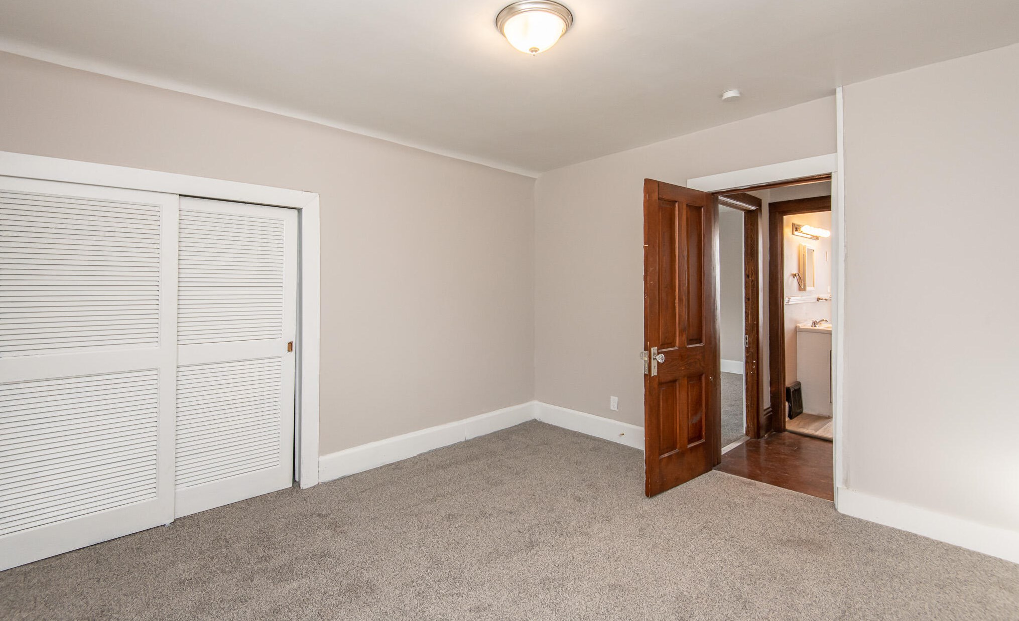1522 Holmes Ave, Racine WI  53405-3587 exterior