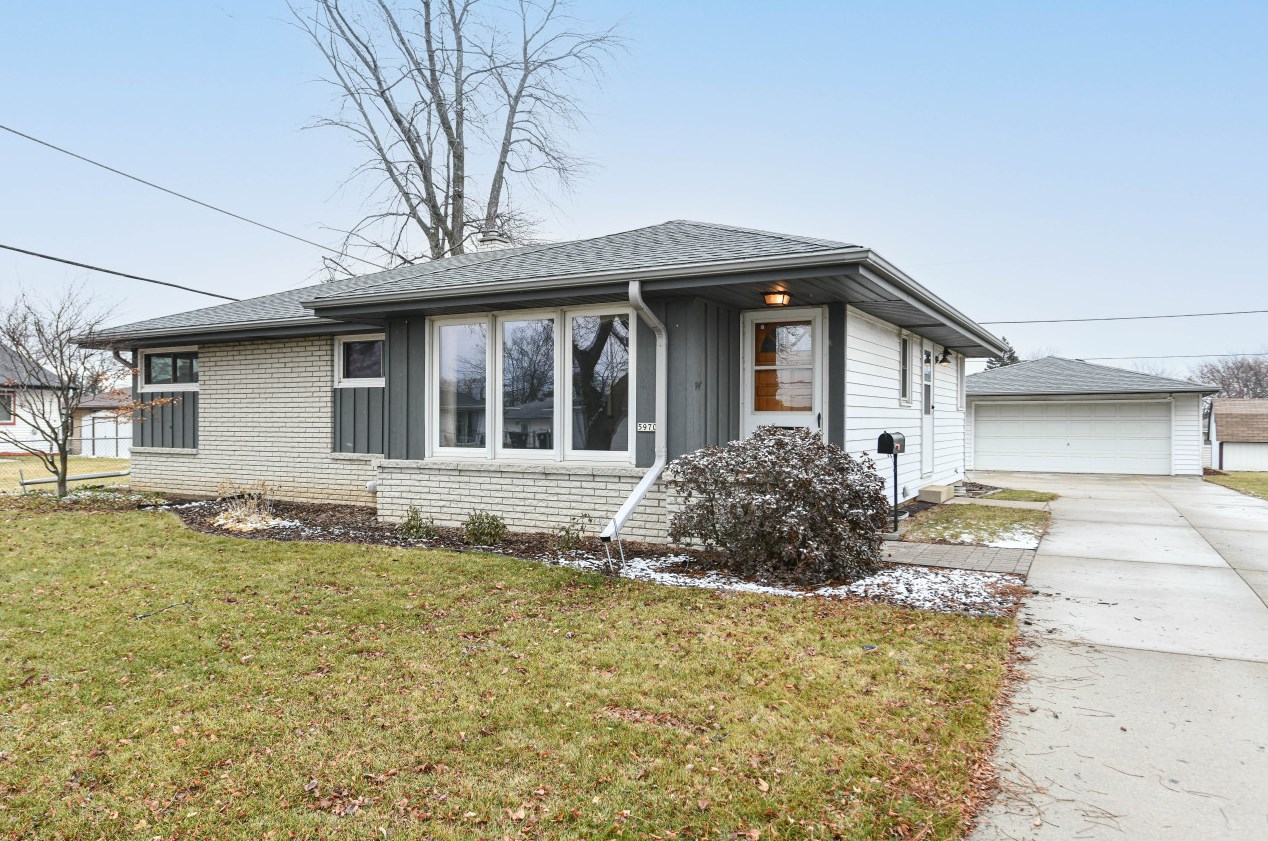 5970 Delaware Ave, Cudahy WI 53110-2849 exterior