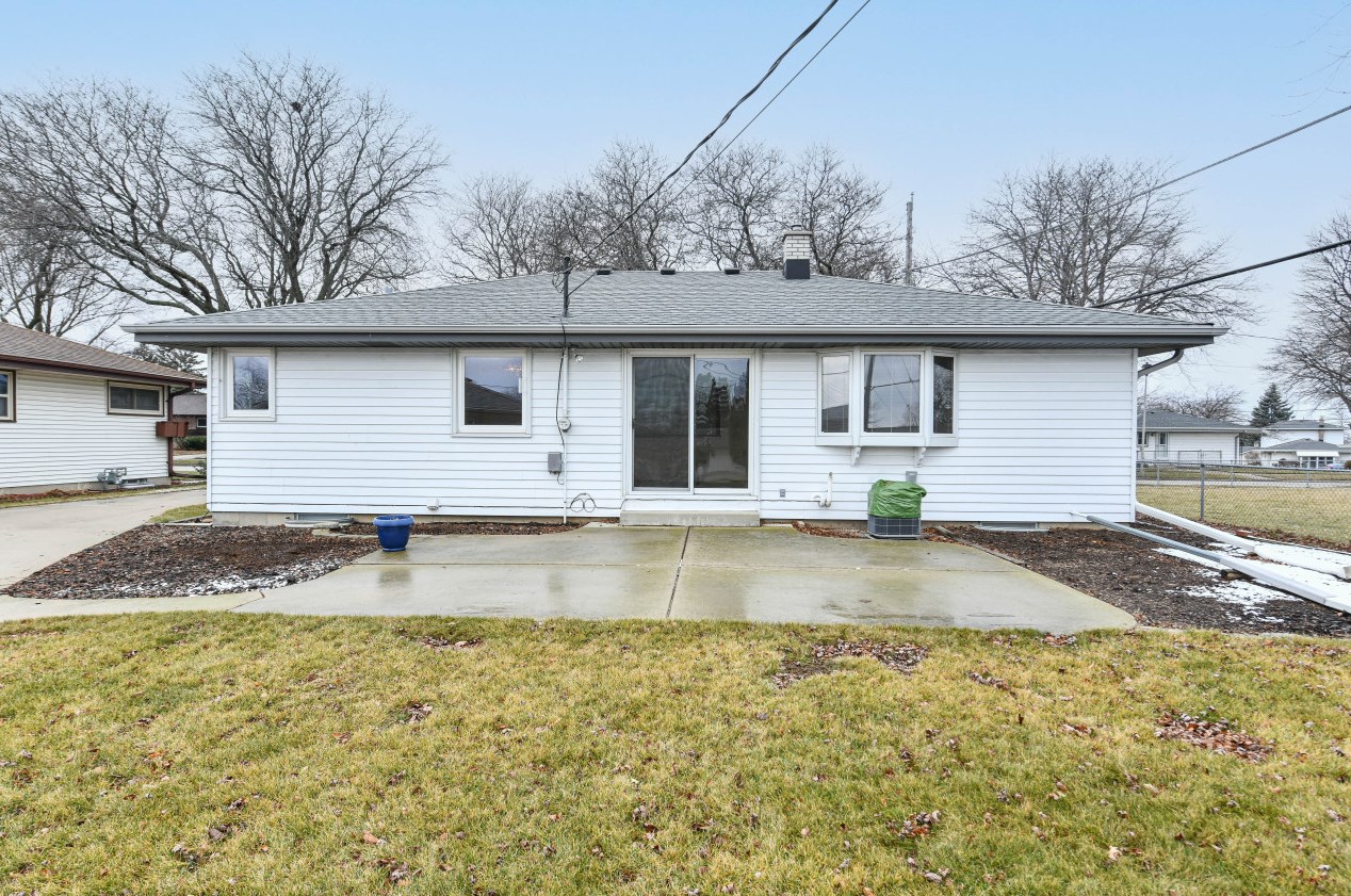 5970 Delaware Ave, Cudahy WI 53110-2849 exterior