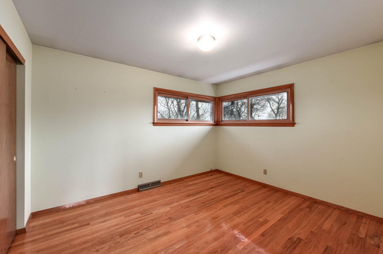 5970 Delaware Ave, Cudahy WI 53110-2849 exterior