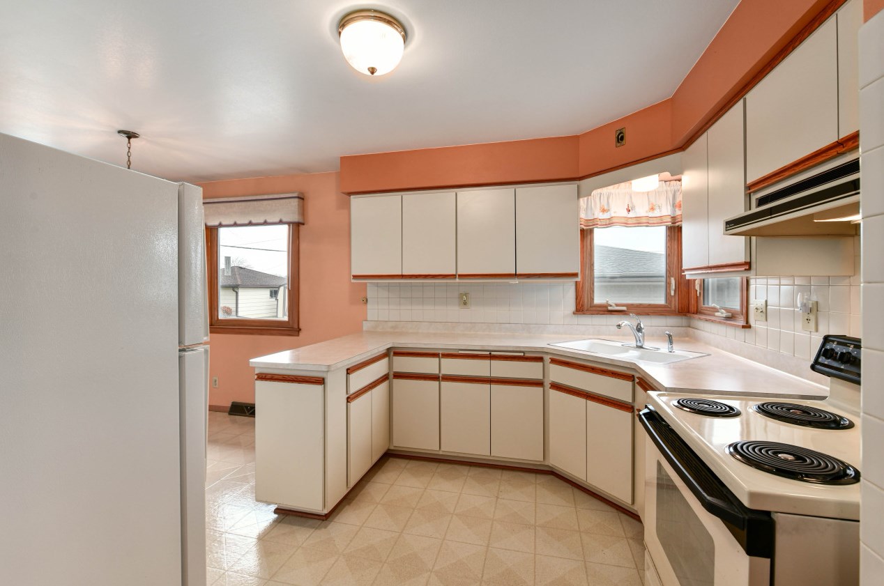 5970 Delaware Ave, Cudahy WI 53110-2849 exterior