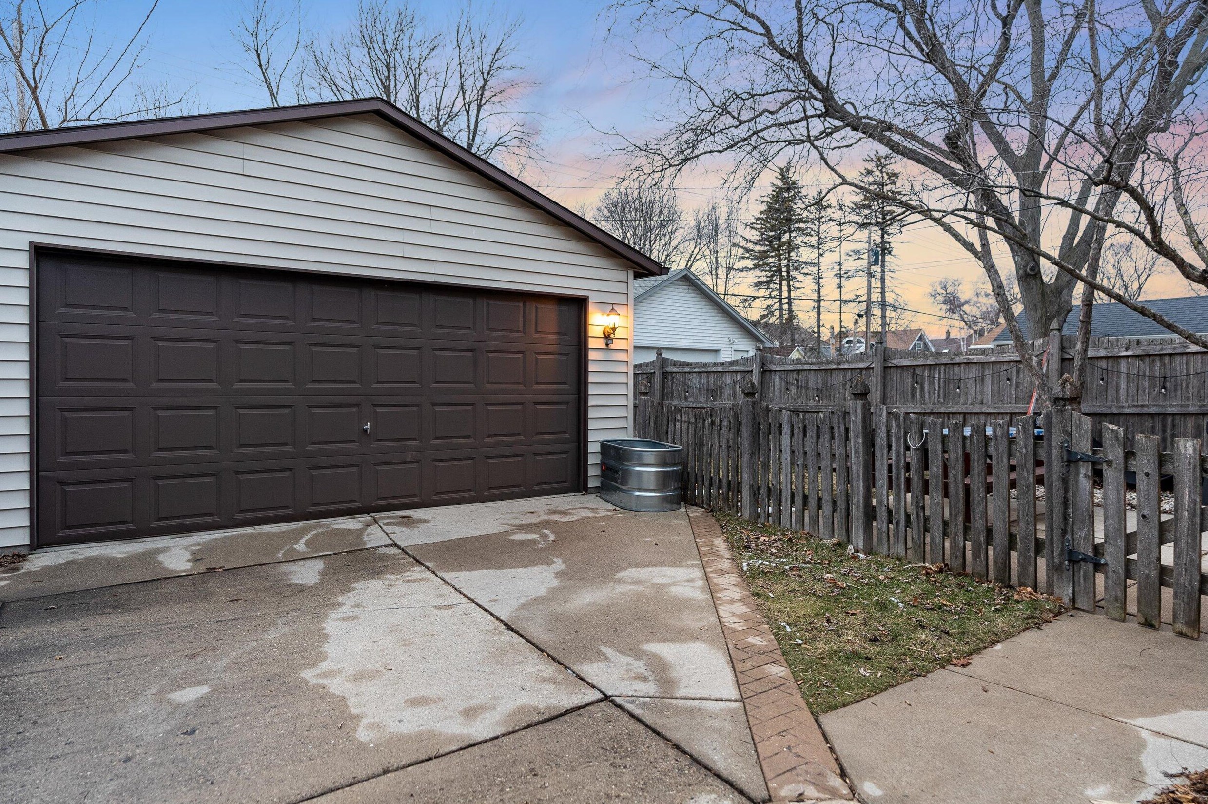 5115 Berkeley Blvd, Milwaukee WI 53217-5504 exterior