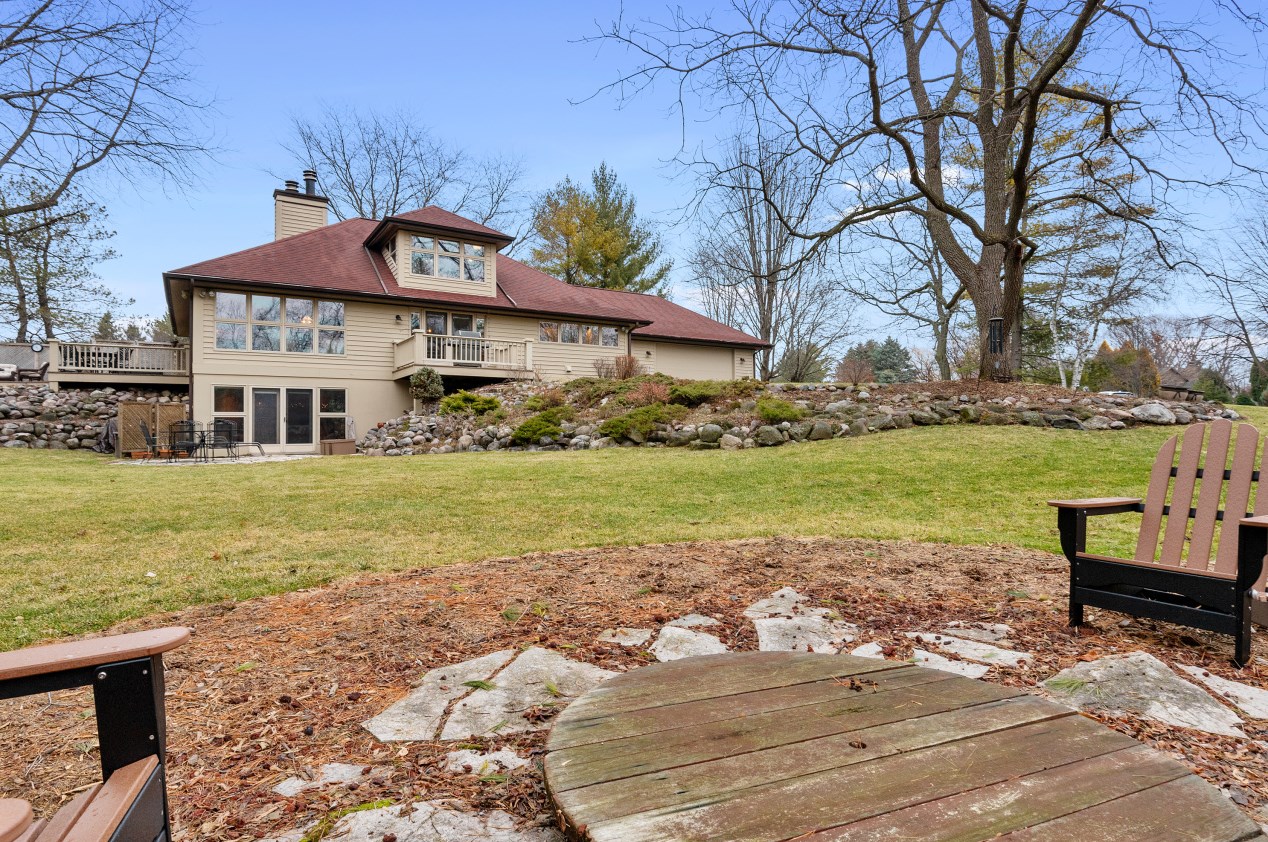 4702 Willow Creek Ln, Sheboygan WI  53083-2158 exterior