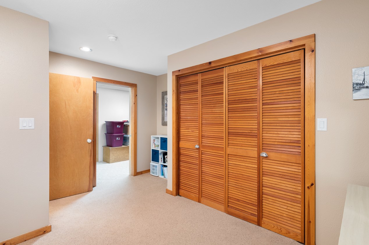 4702 Willow Creek Ln, Sheboygan WI  53083-2158 exterior