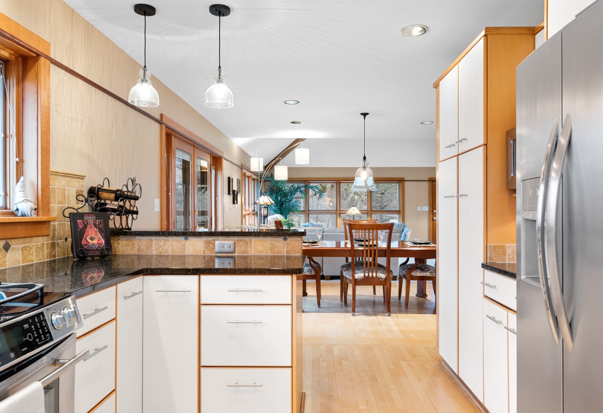 4702 Willow Creek Ln, Sheboygan WI  53083-2158 exterior