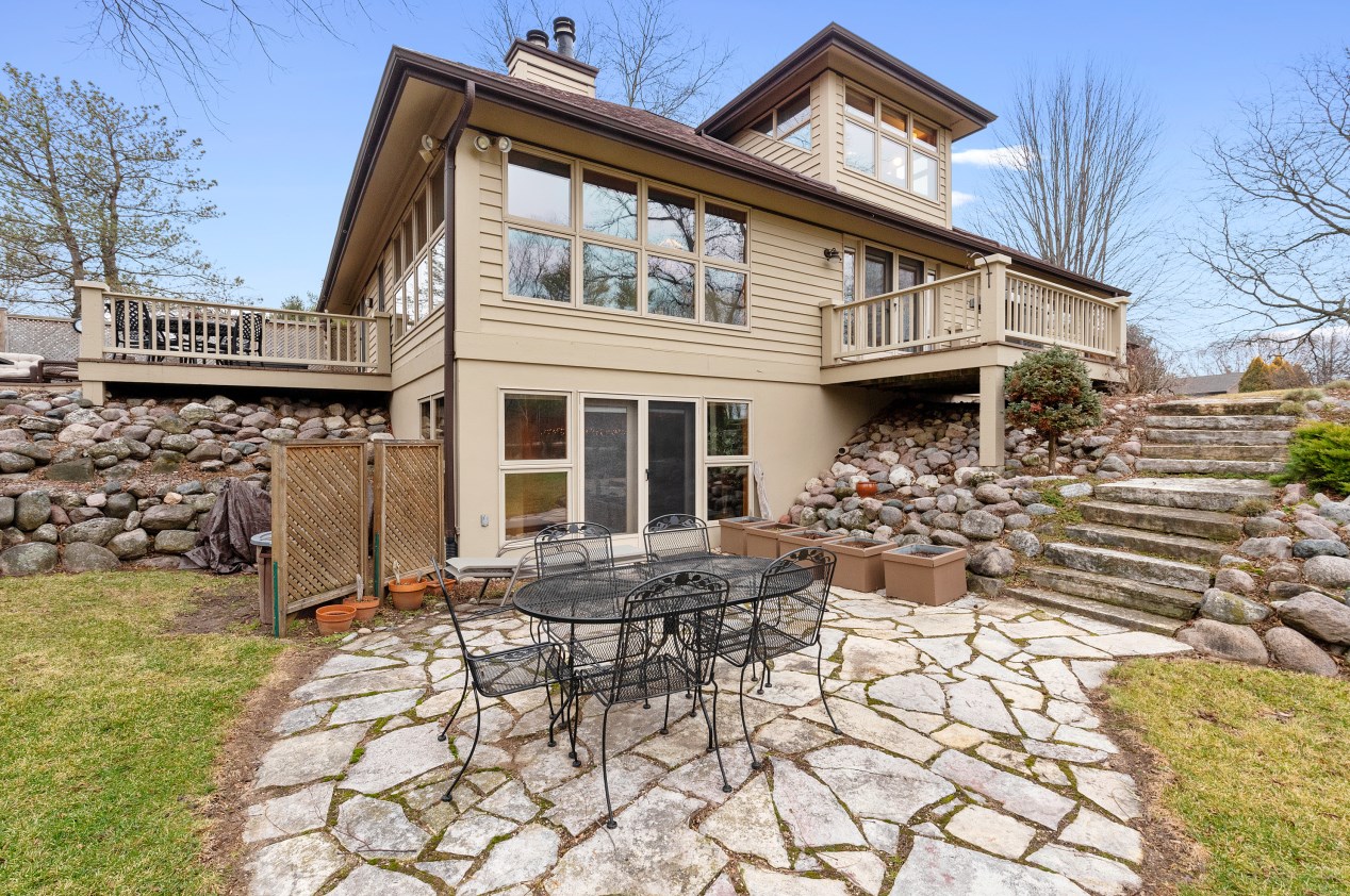 4702 Willow Creek Ln, Sheboygan WI  53083-2158 exterior