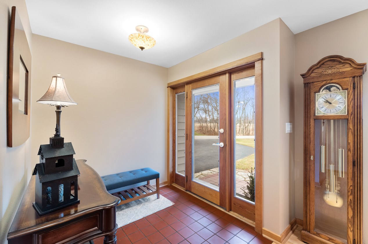 4702 Willow Creek Ln, Sheboygan WI  53083-2158 exterior