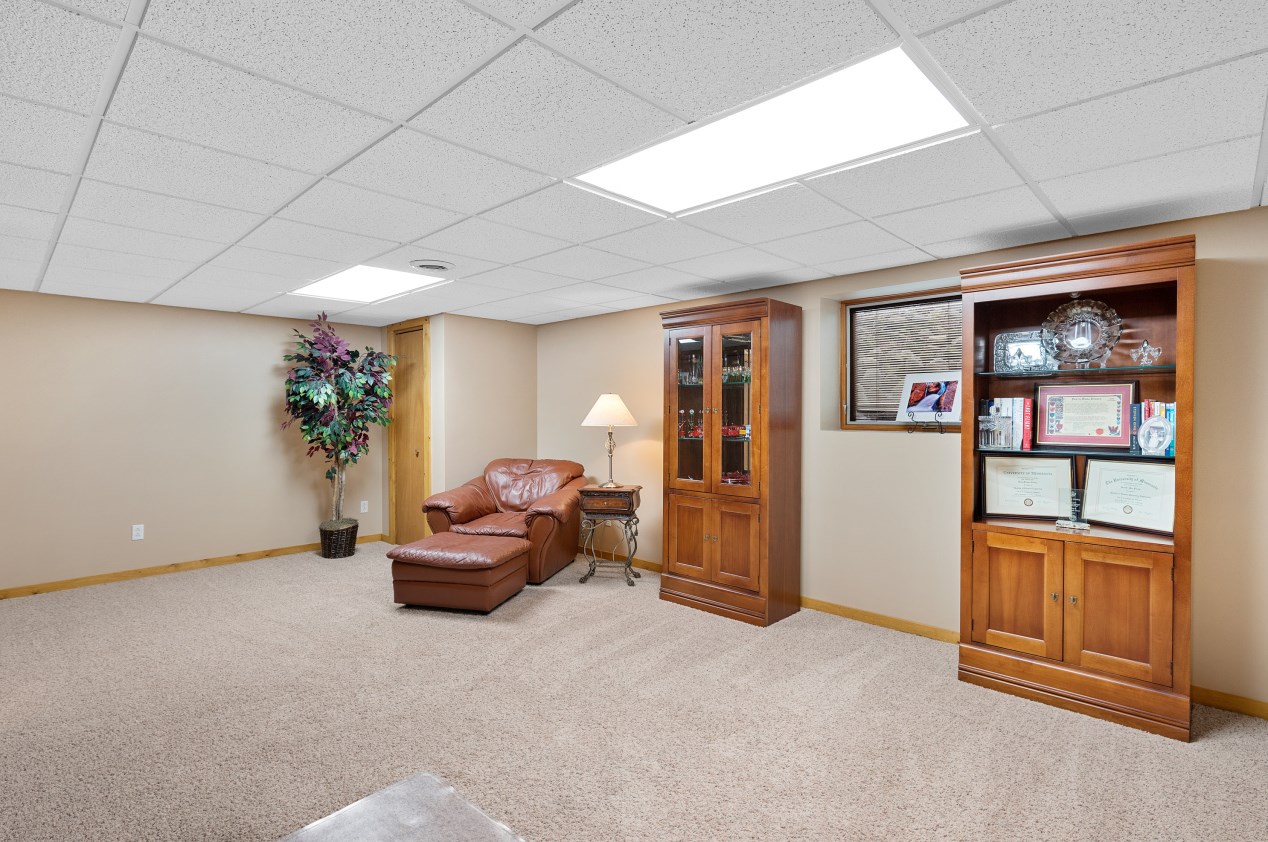 4702 Willow Creek Ln, Sheboygan WI  53083-2158 exterior