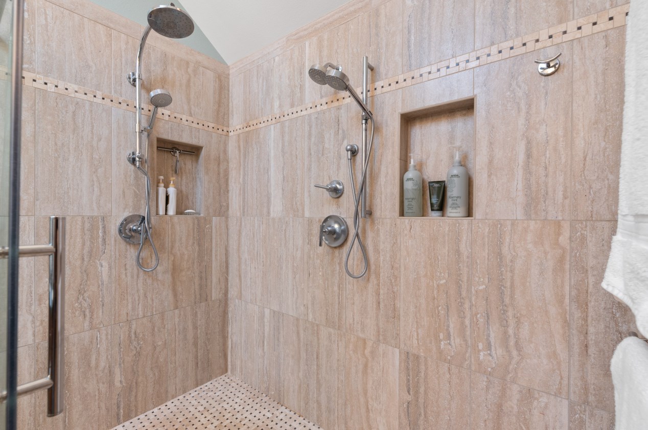 4702 Willow Creek Ln, Sheboygan WI  53083-2158 exterior