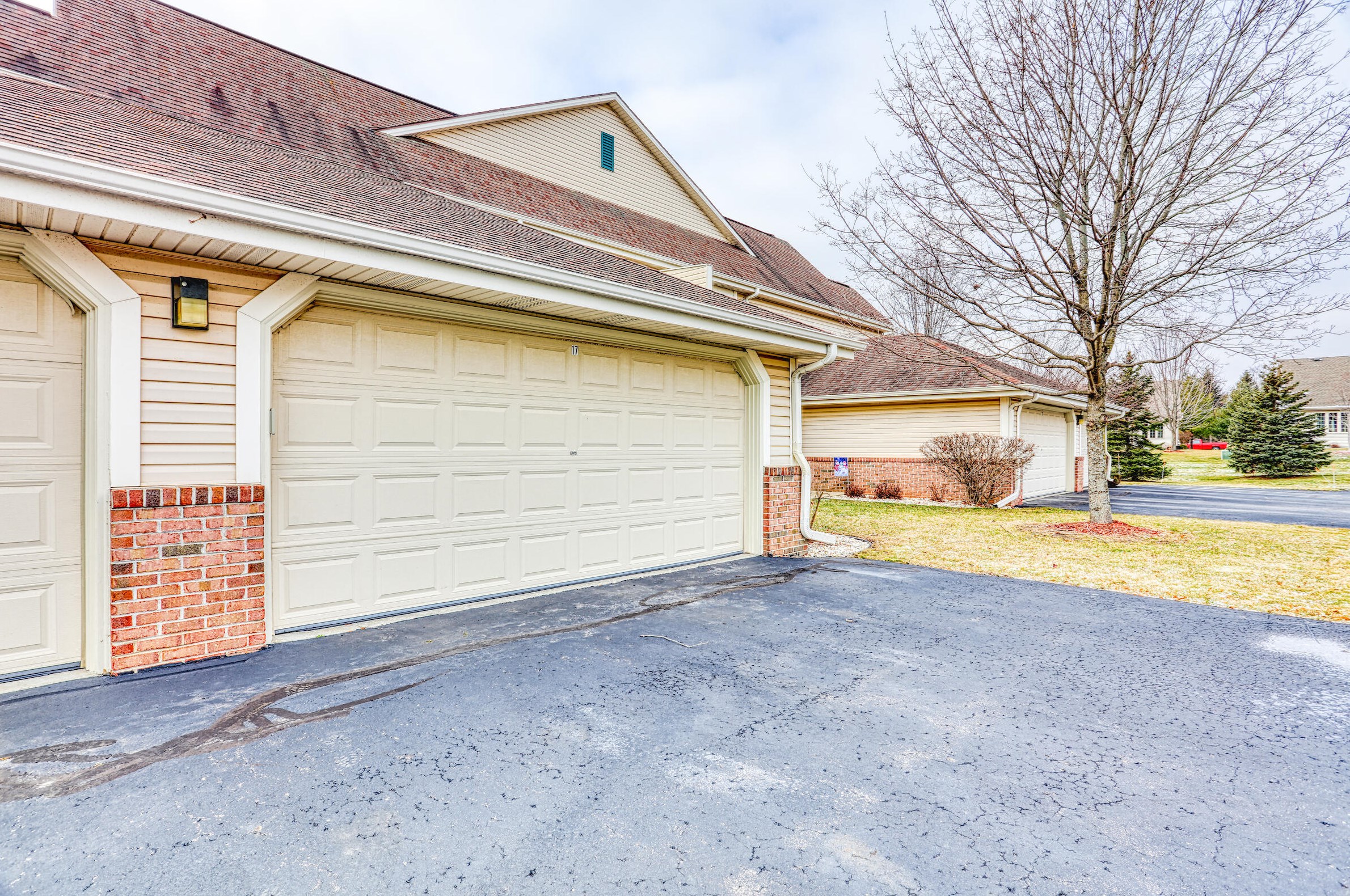 6906 Dale Dr, Racine WI  53402-9415 exterior