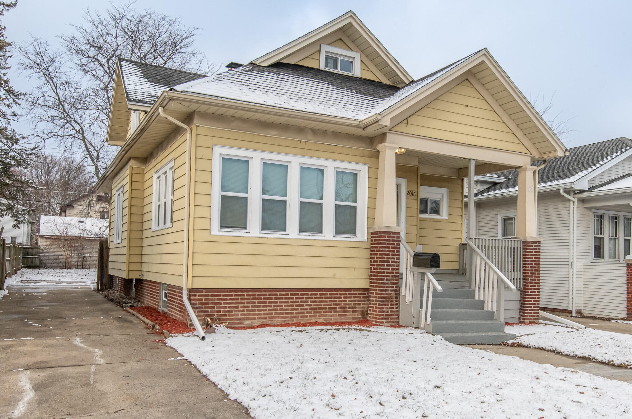 2016 Marquette St, Racine WI  53402-4640 exterior