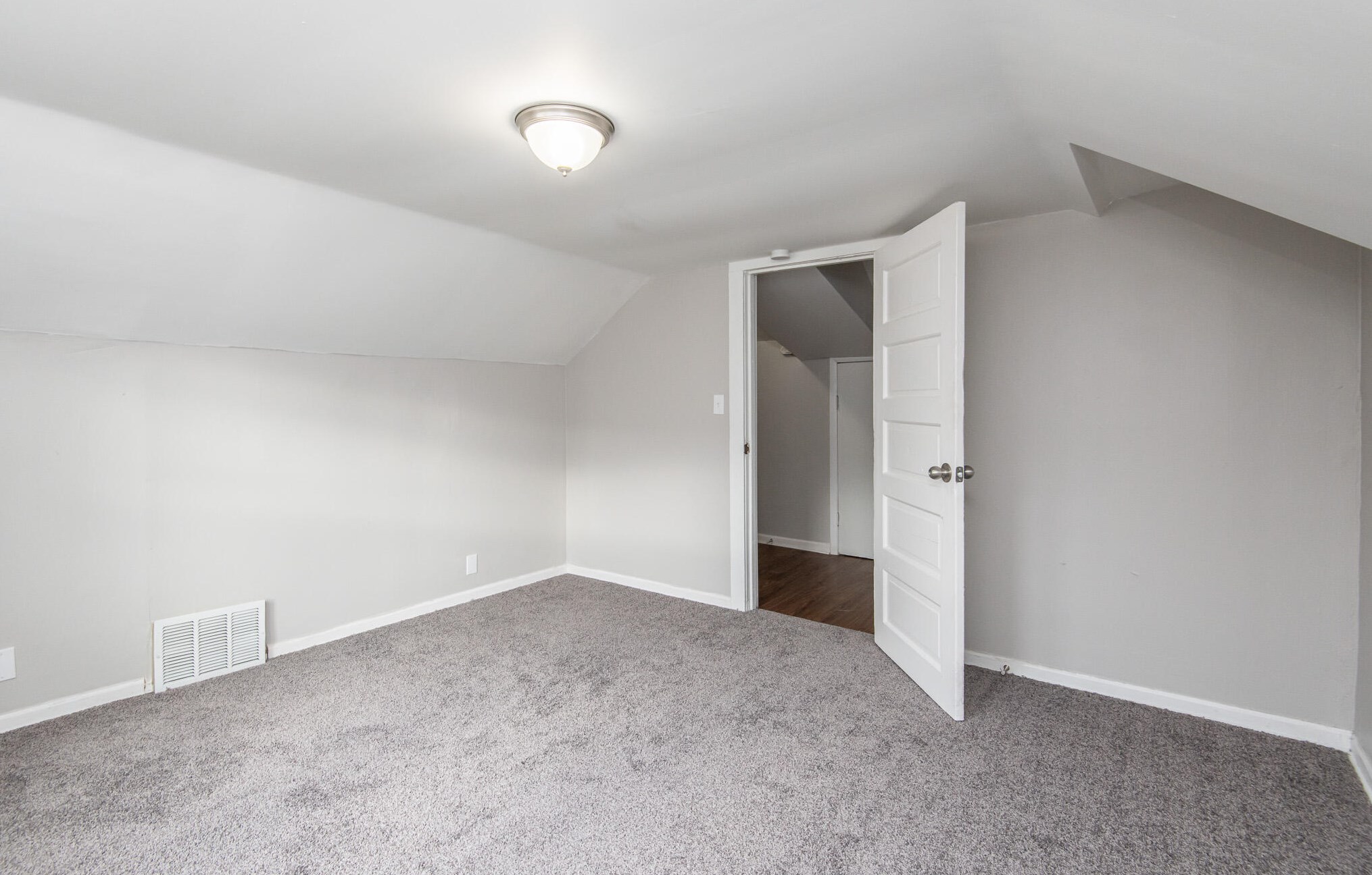 2016 Marquette St, Racine WI  53402-4640 exterior