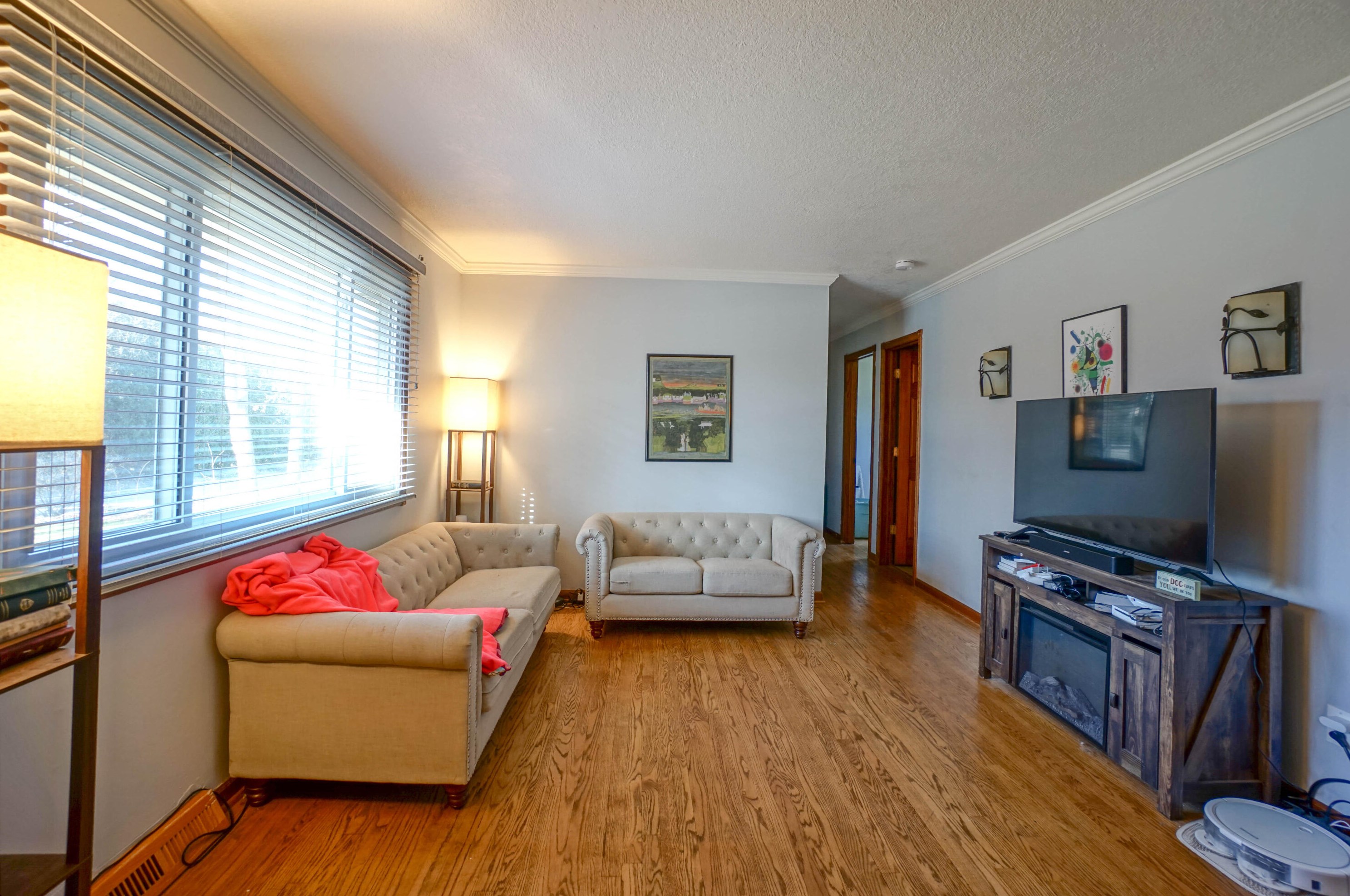 304 Oneida St, Delafield WI  53018-1861 exterior