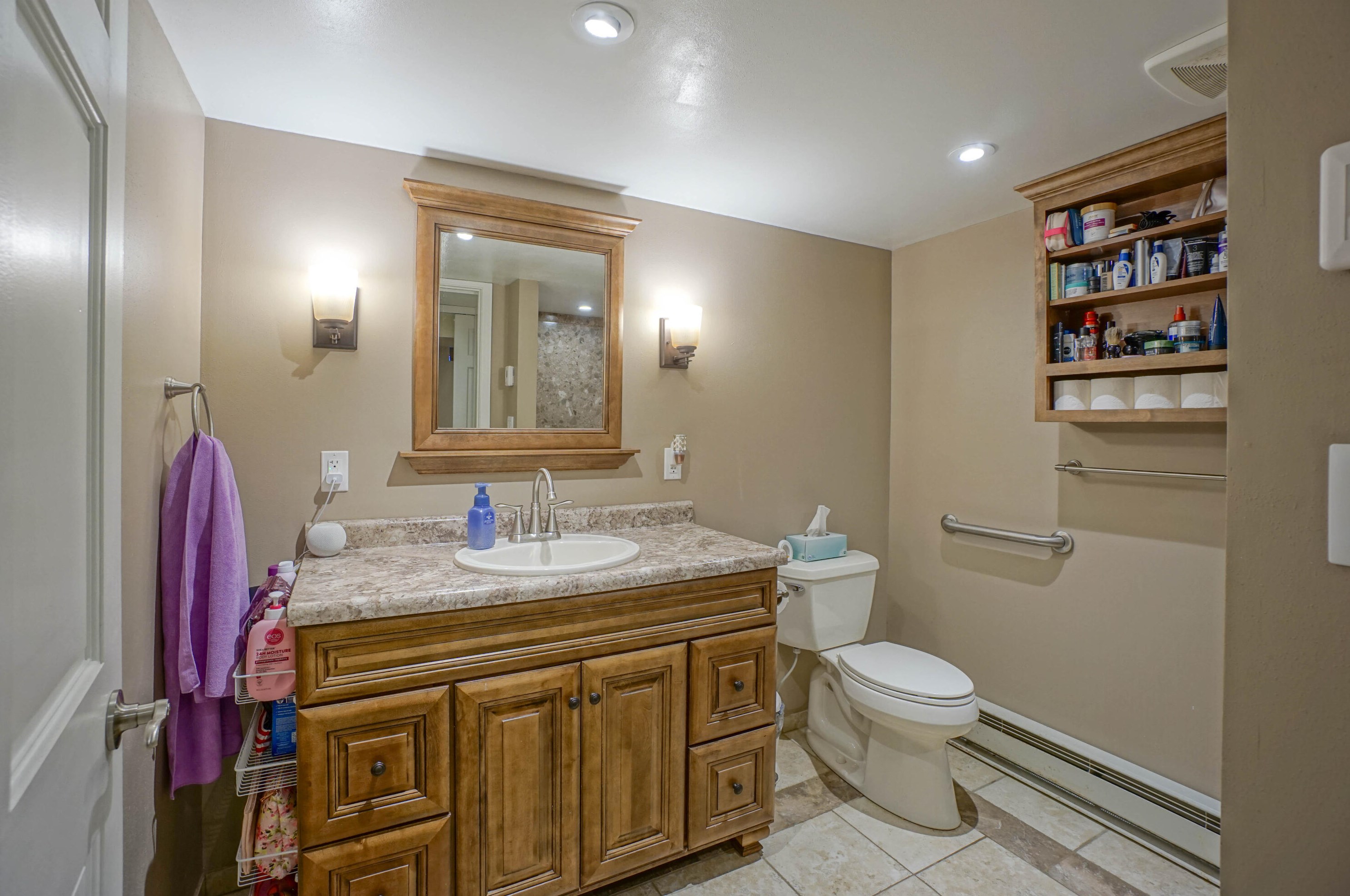 304 Oneida St, Delafield WI  53018-1861 exterior